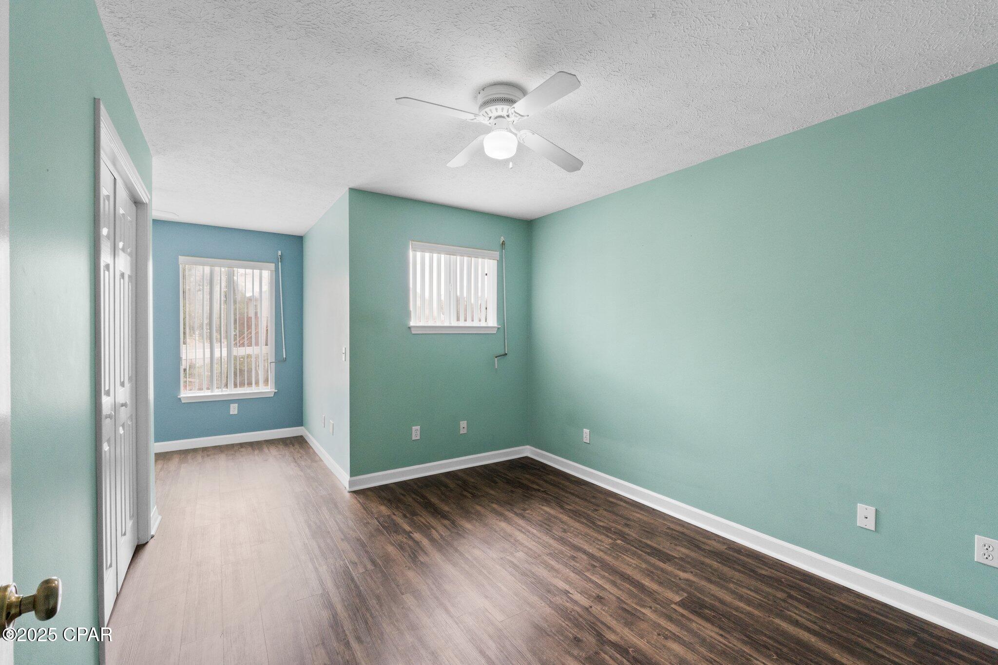 Listing photo id 25 for 5116 Blue Harbor Drive