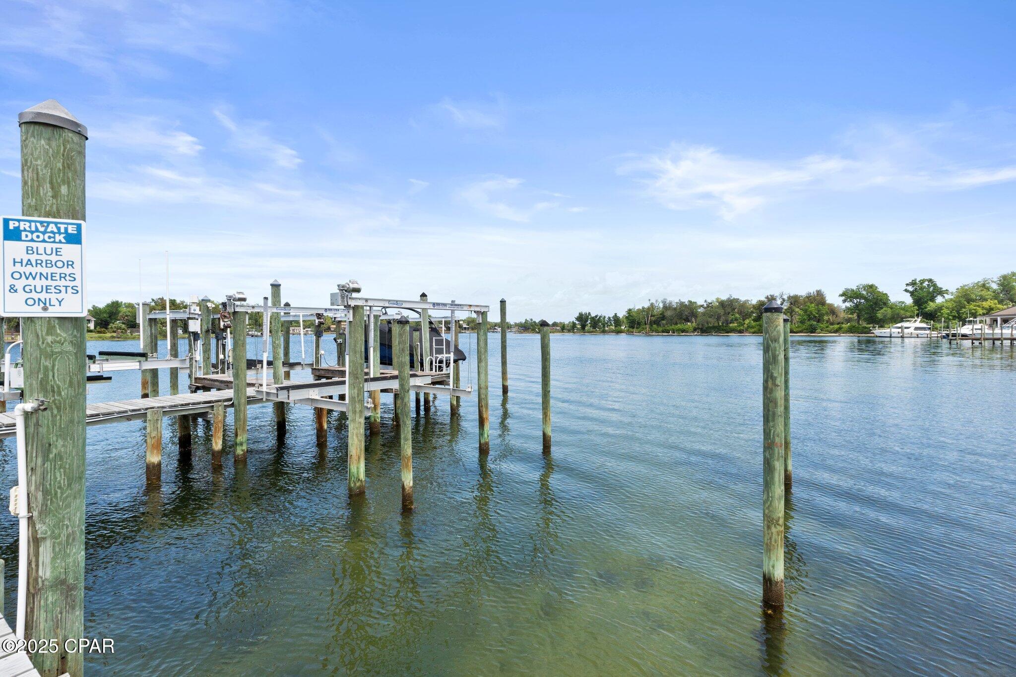 Listing photo id 29 for 5116 Blue Harbor Drive