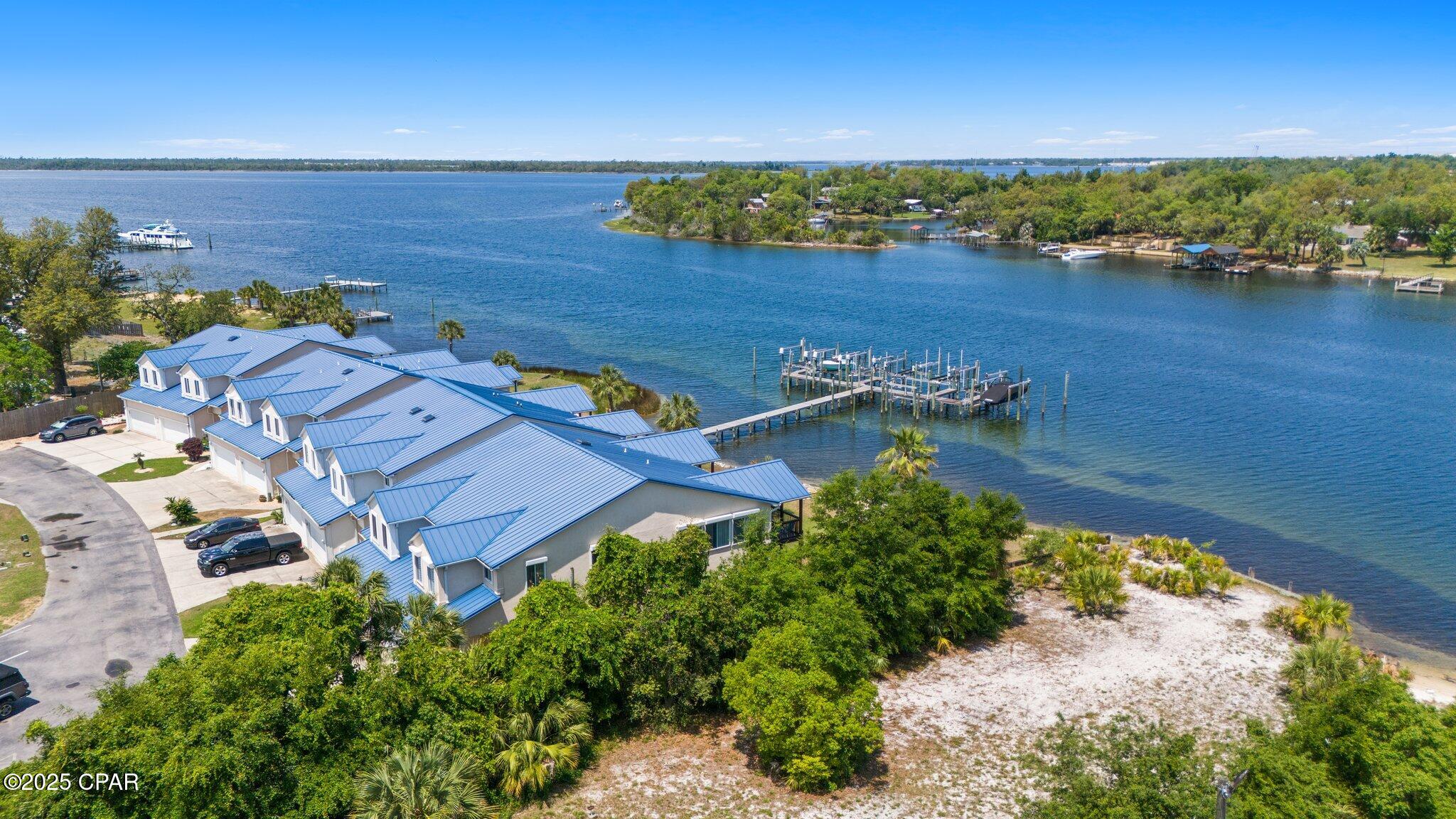 Listing photo id 3 for 5116 Blue Harbor Drive