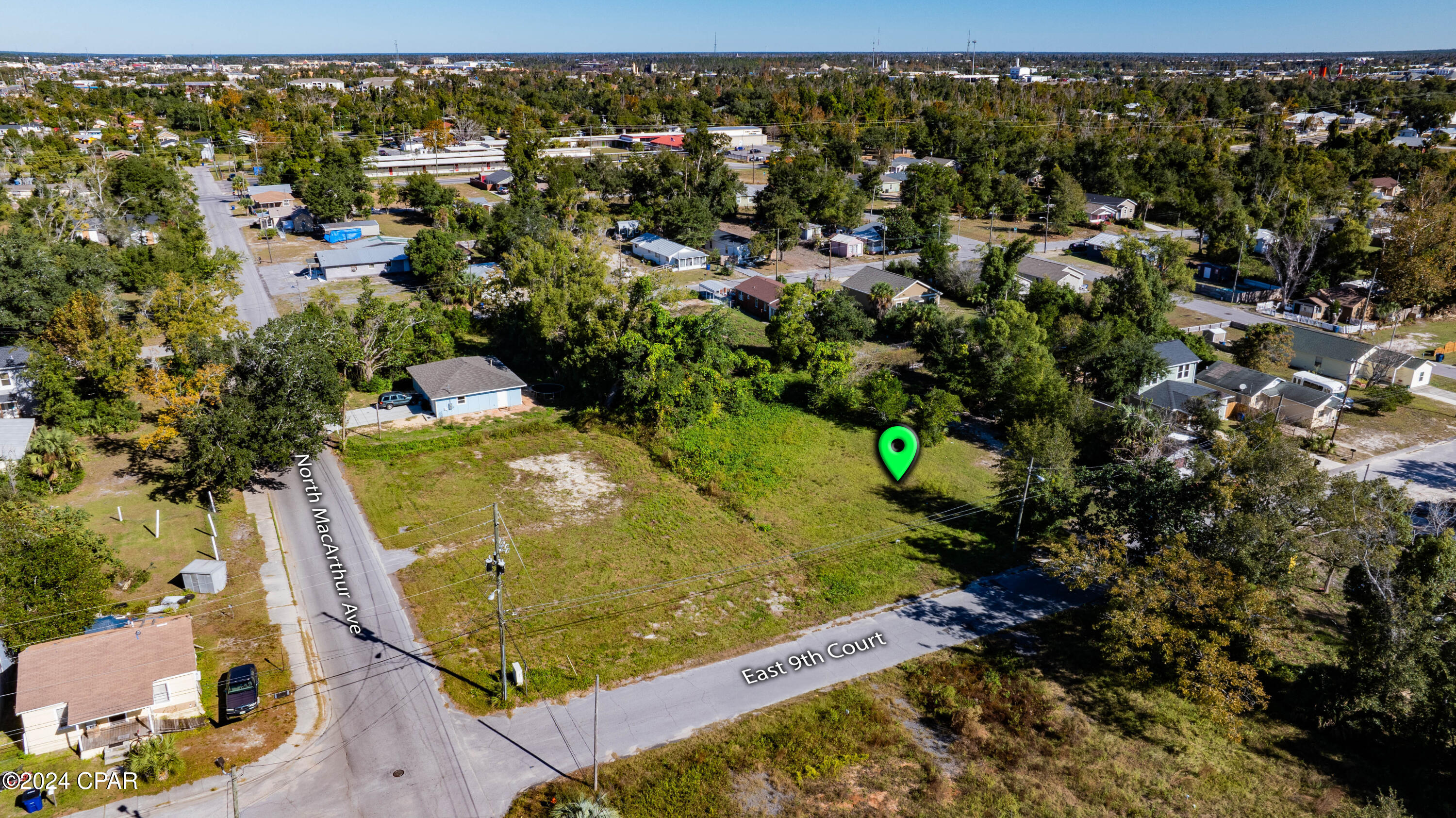 Listing photo id 4 for 807 9th Court