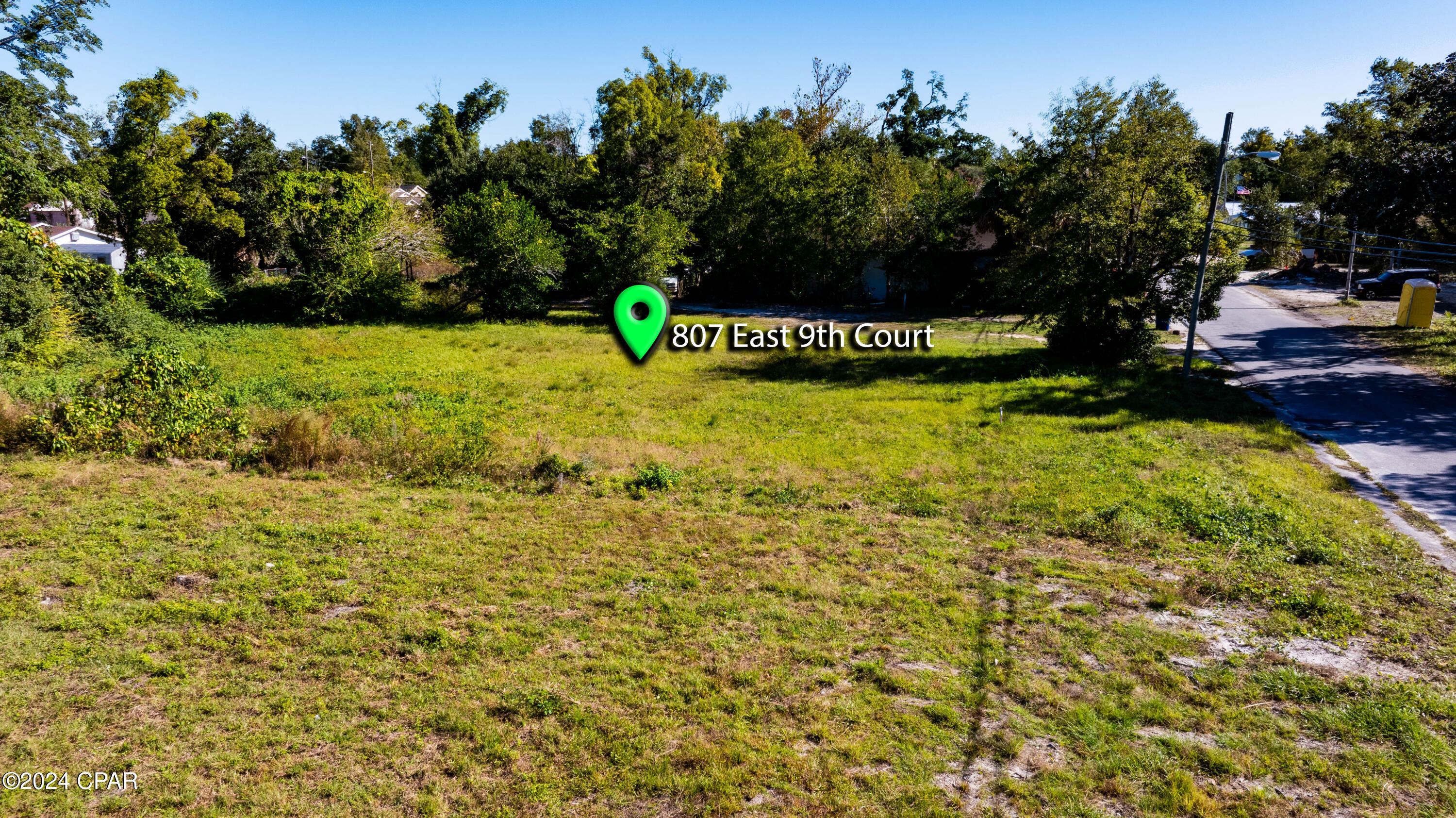 Listing photo id 5 for 807 9th Court