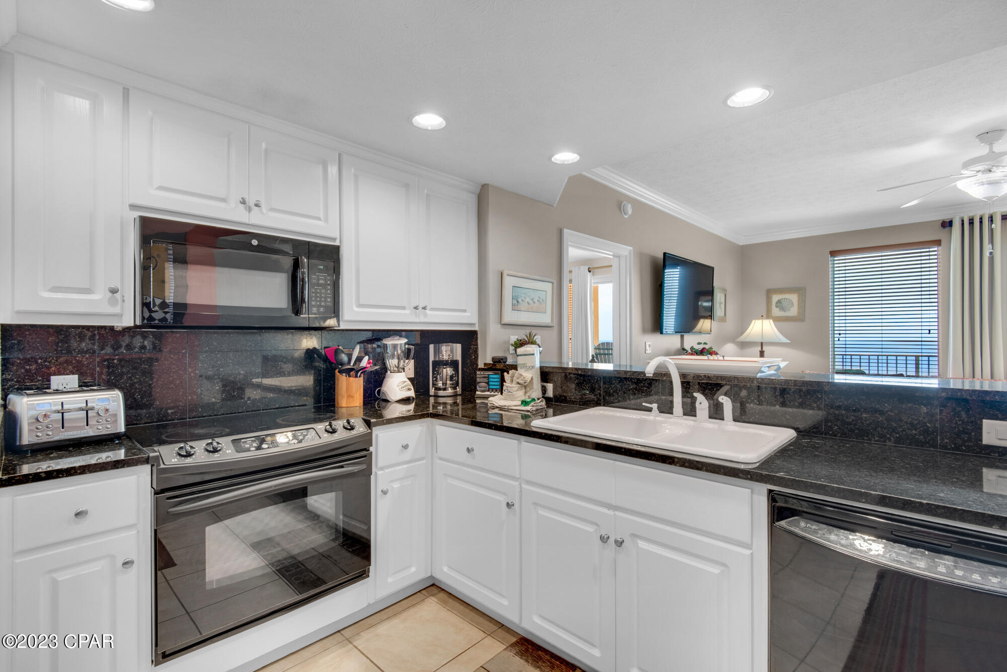 Image 7 For 5004 Thomas Drive 2210