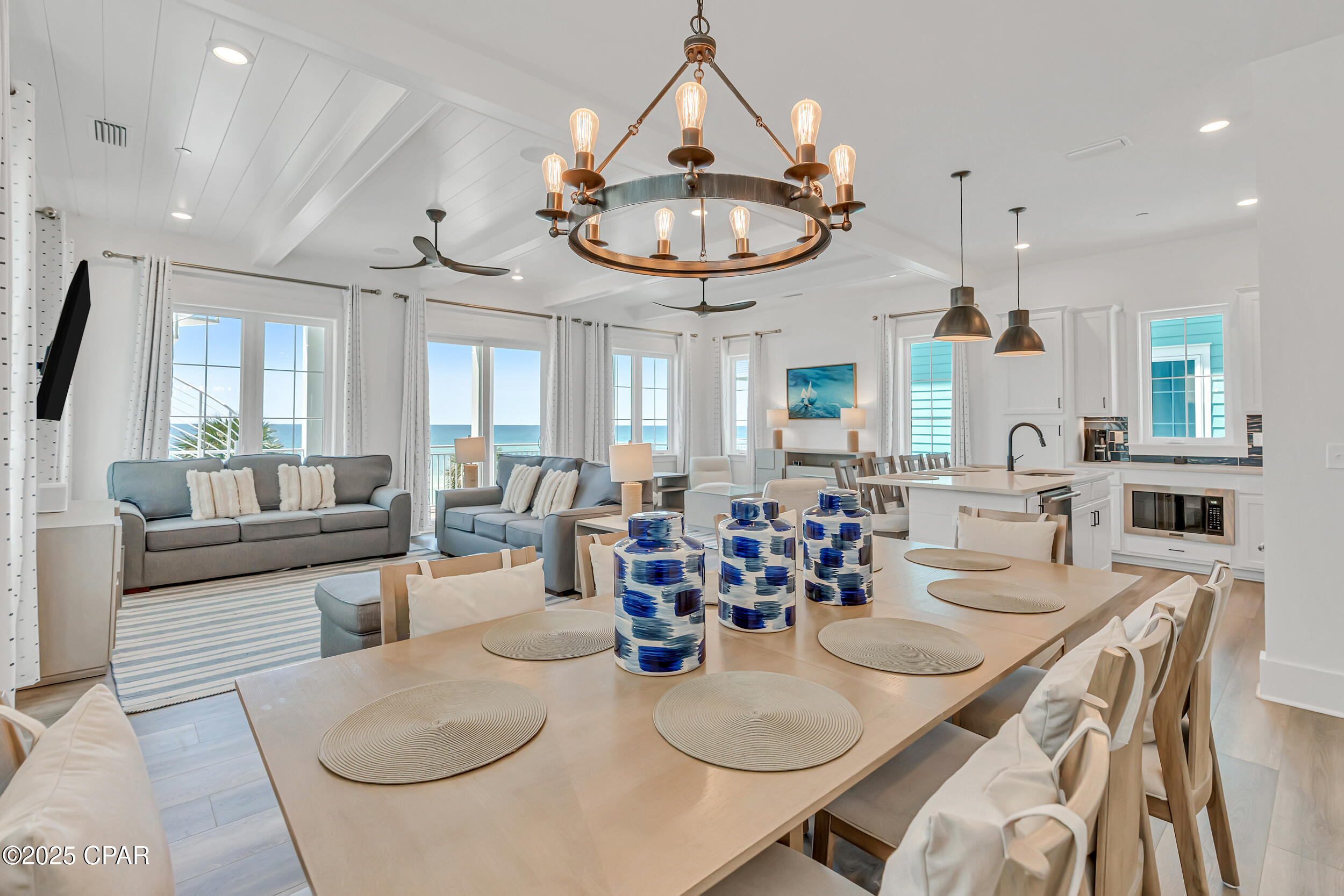 Listing photo id 3 for 13643 Front Beach Road