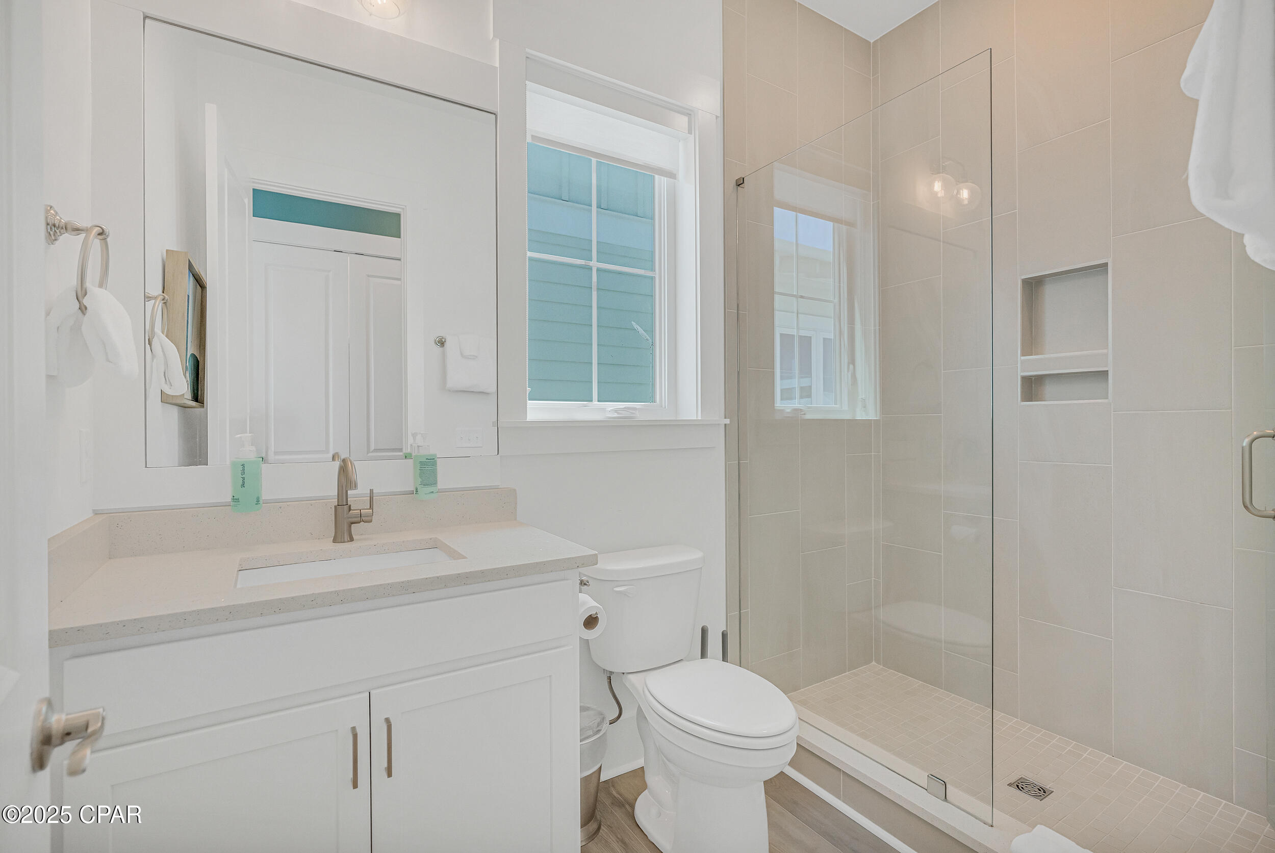 Listing photo id 60 for 13643 Front Beach Road