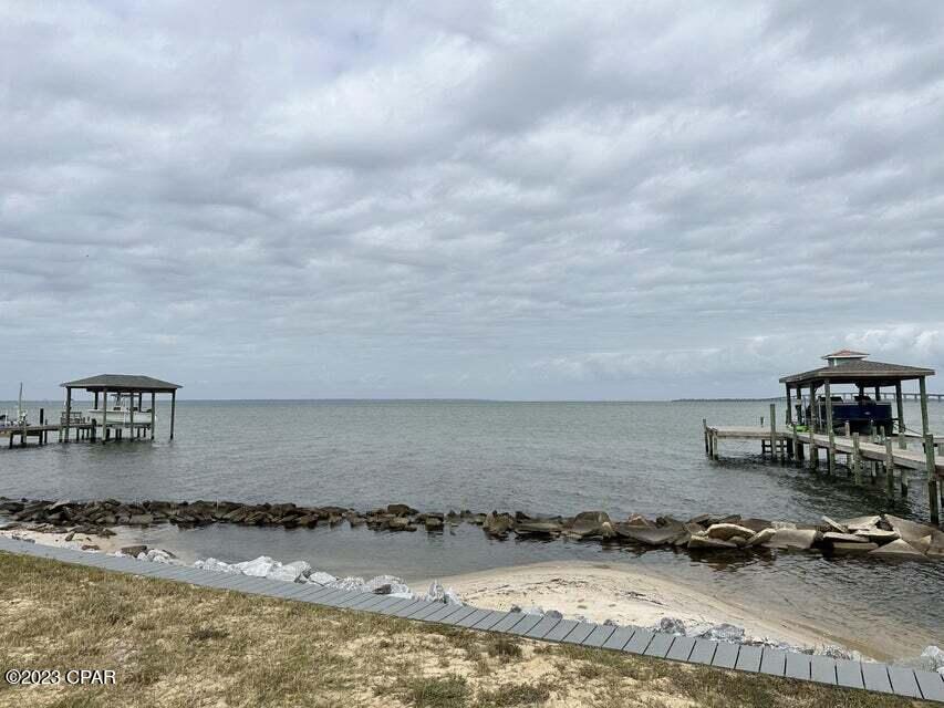 Listing photo id 9 for 1758 Stanford Road