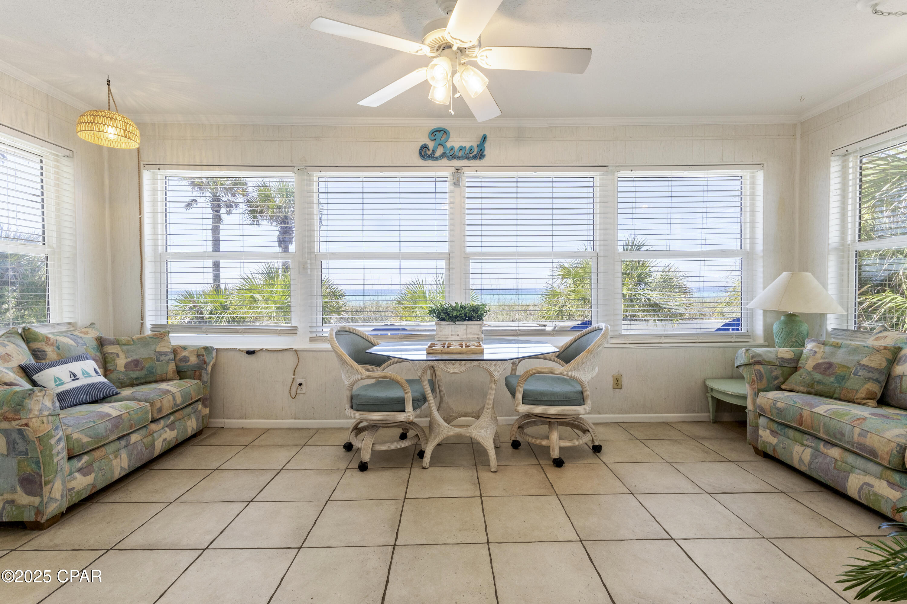 Listing photo id 13 for 13315 Oleander Drive