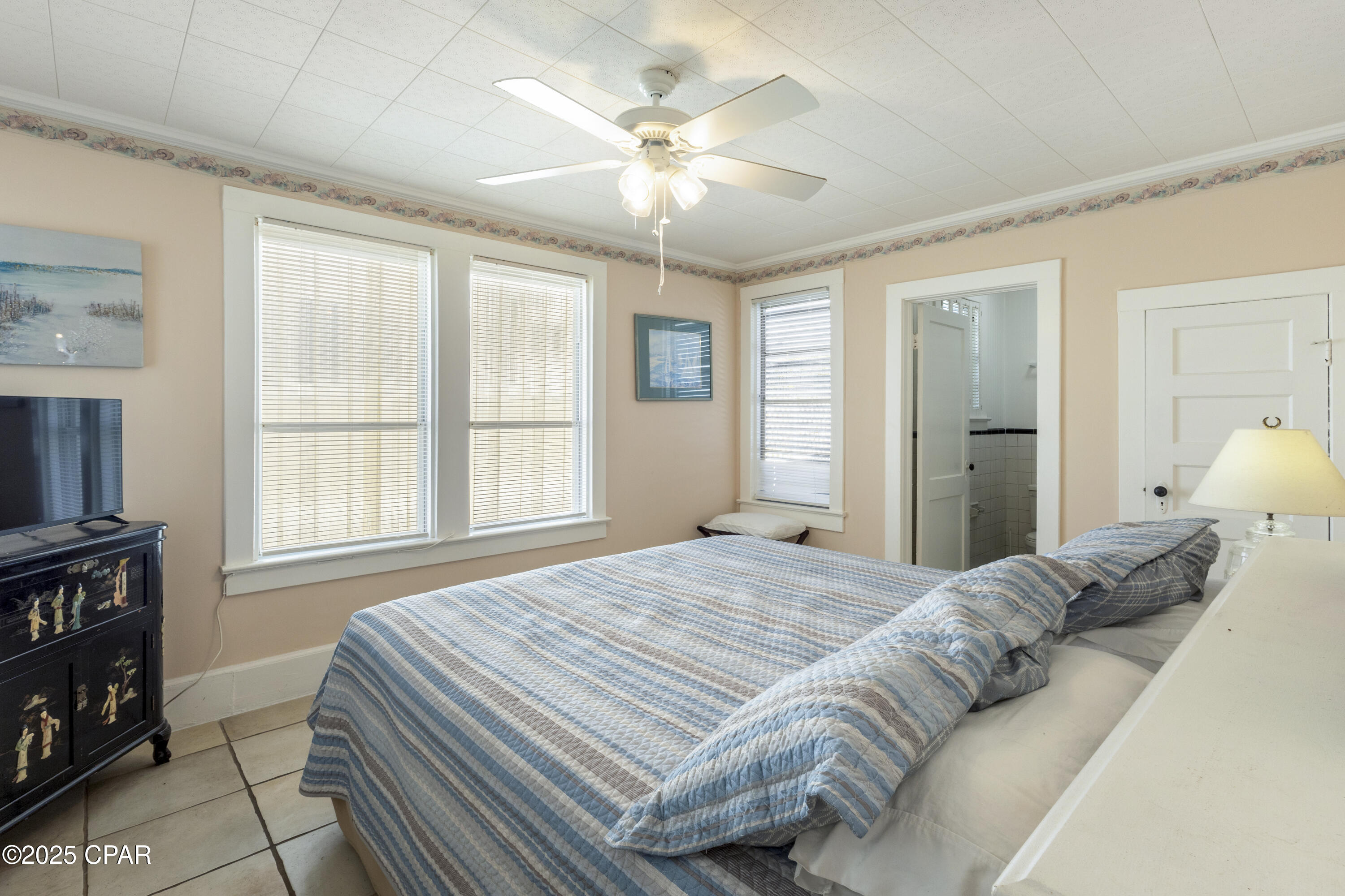 Listing photo id 17 for 13315 Oleander Drive