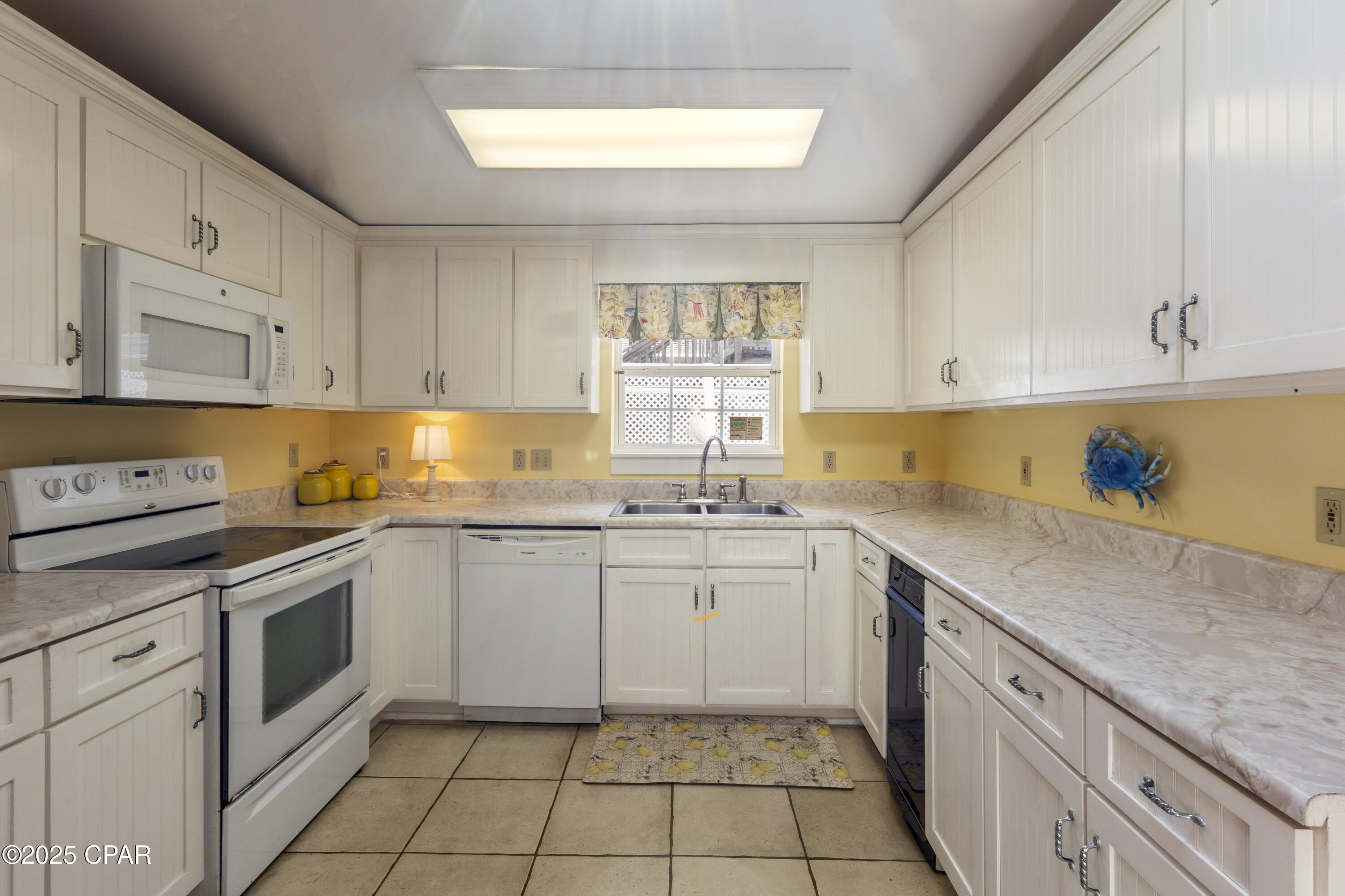 Listing photo id 28 for 13315 Oleander Drive