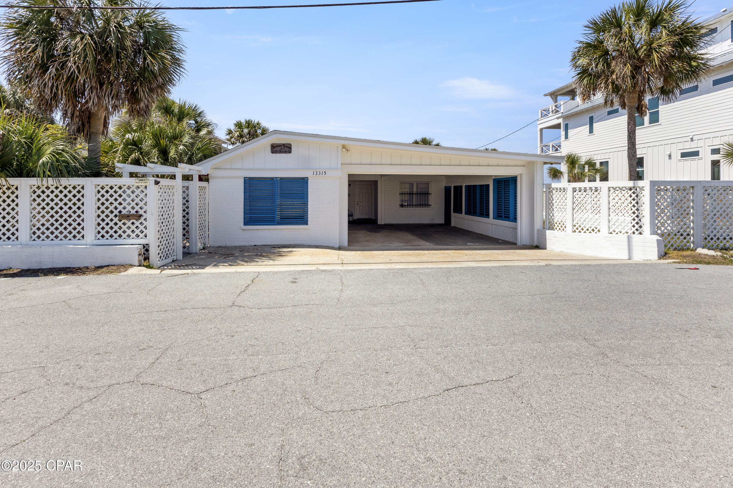 Listing photo id 34 for 13315 Oleander Drive