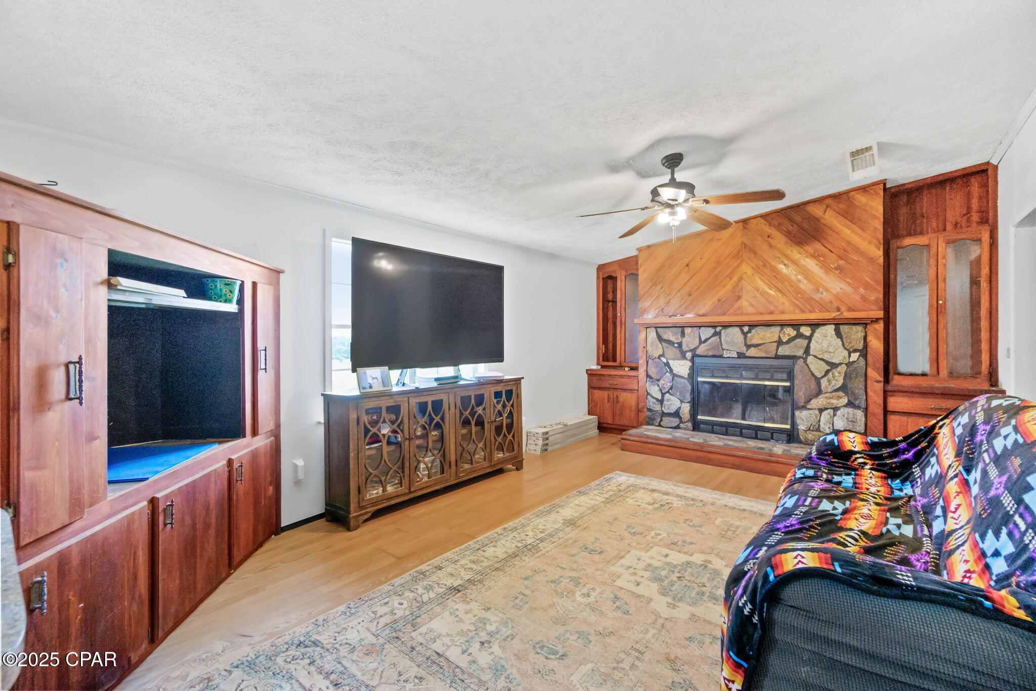 Listing photo id 35 for 1080 Arnold Lane