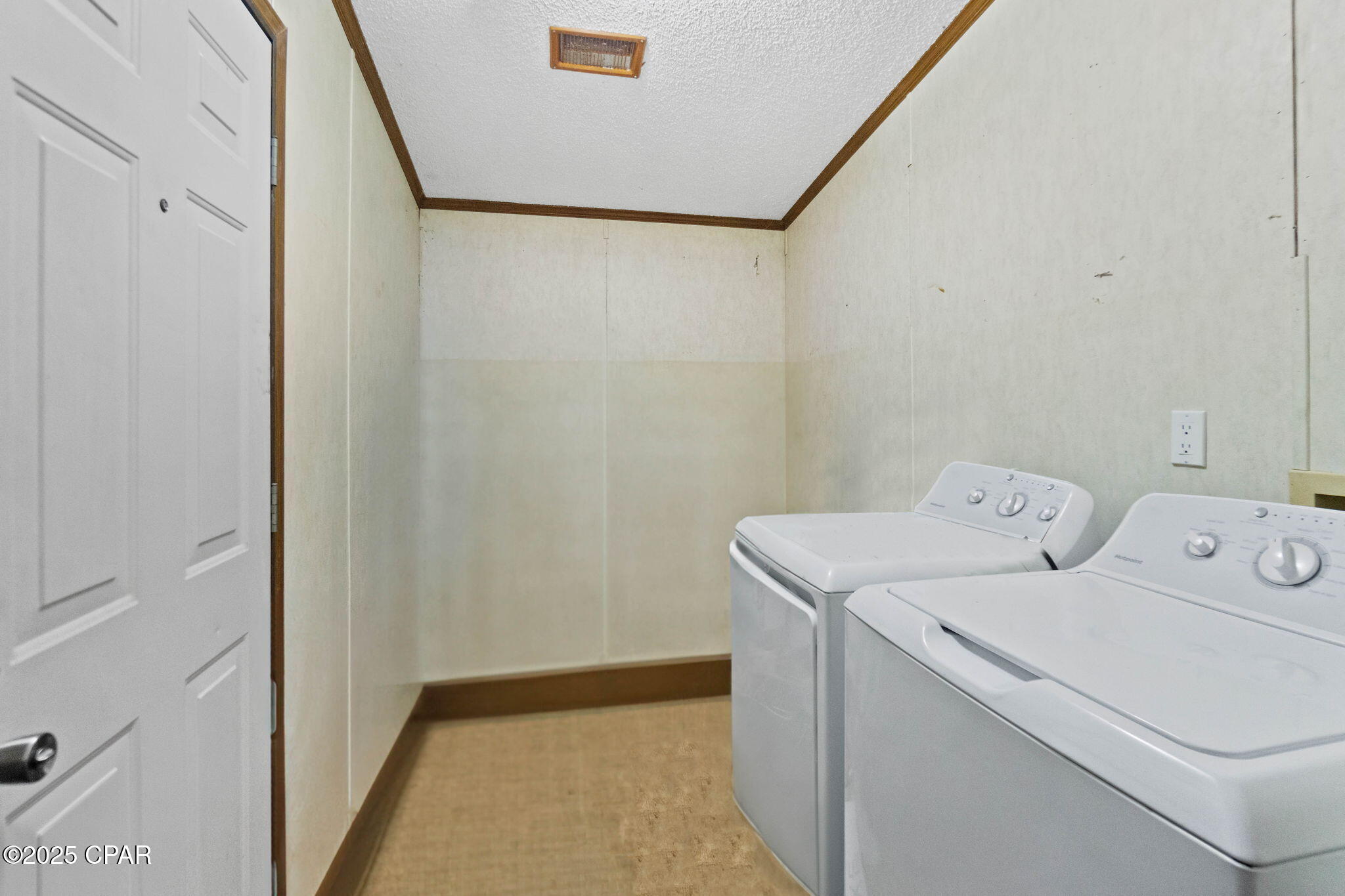 Listing photo id 37 for 1080 Arnold Lane