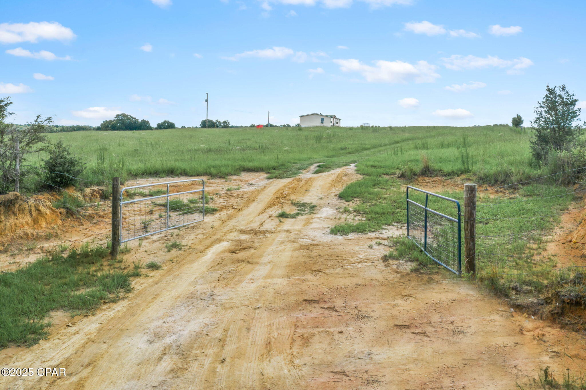 Listing photo id 7 for 1080 Arnold Lane