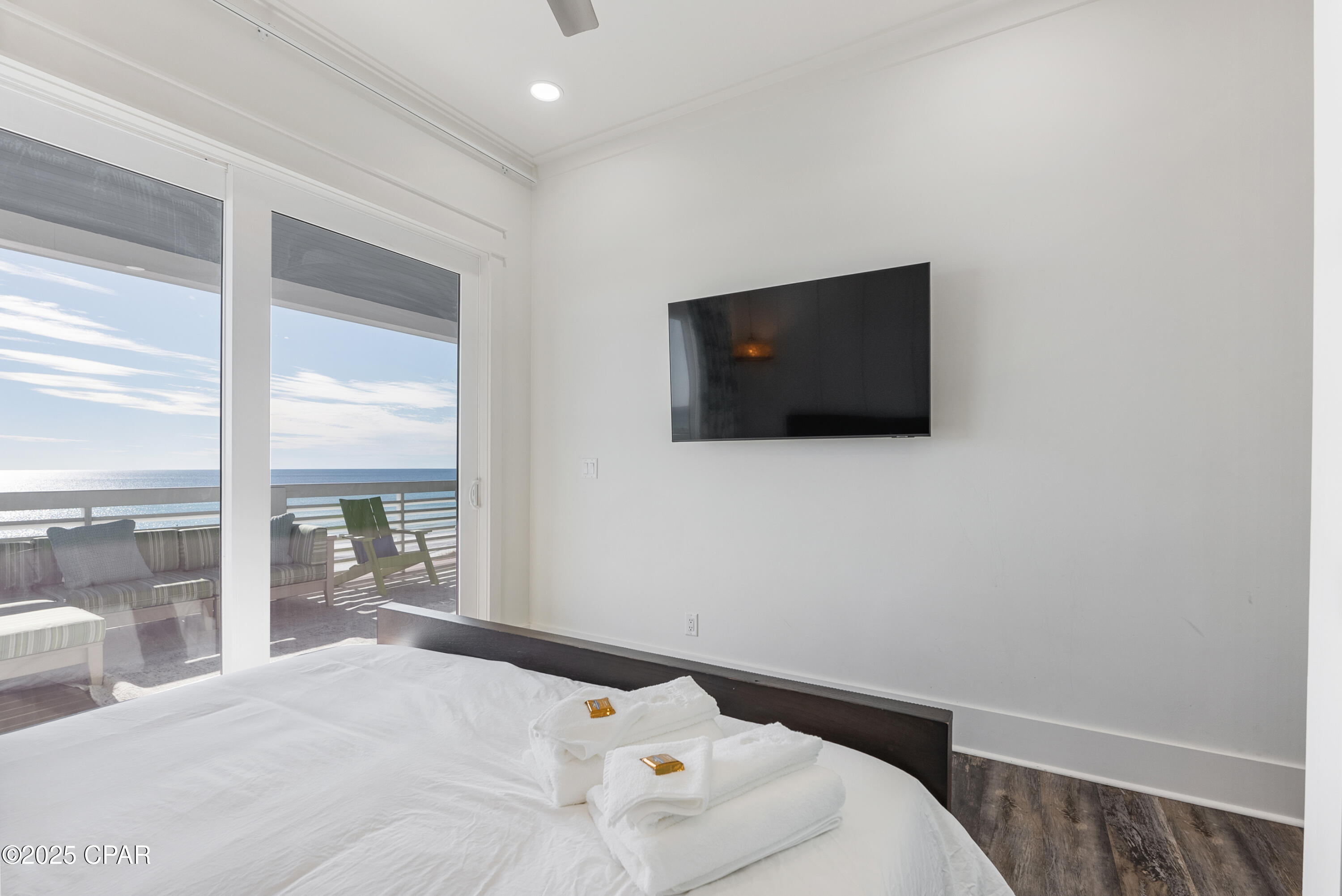 Listing photo id 61 for 12401 Front Beach Road