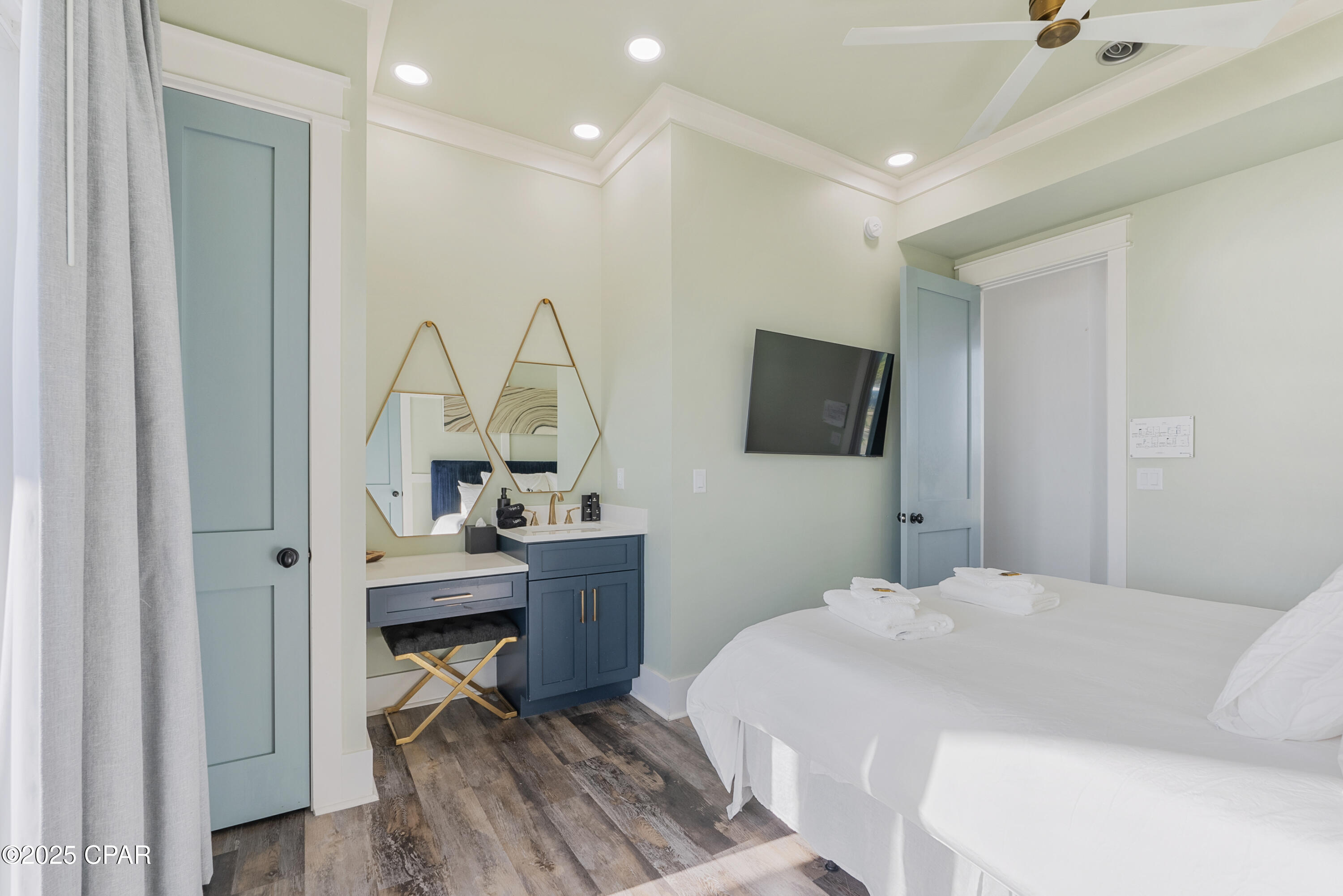 Listing photo id 66 for 12401 Front Beach Road