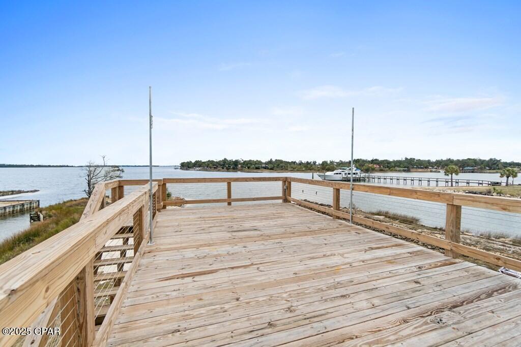 Listing photo id 26 for 303 Blackshear Drive