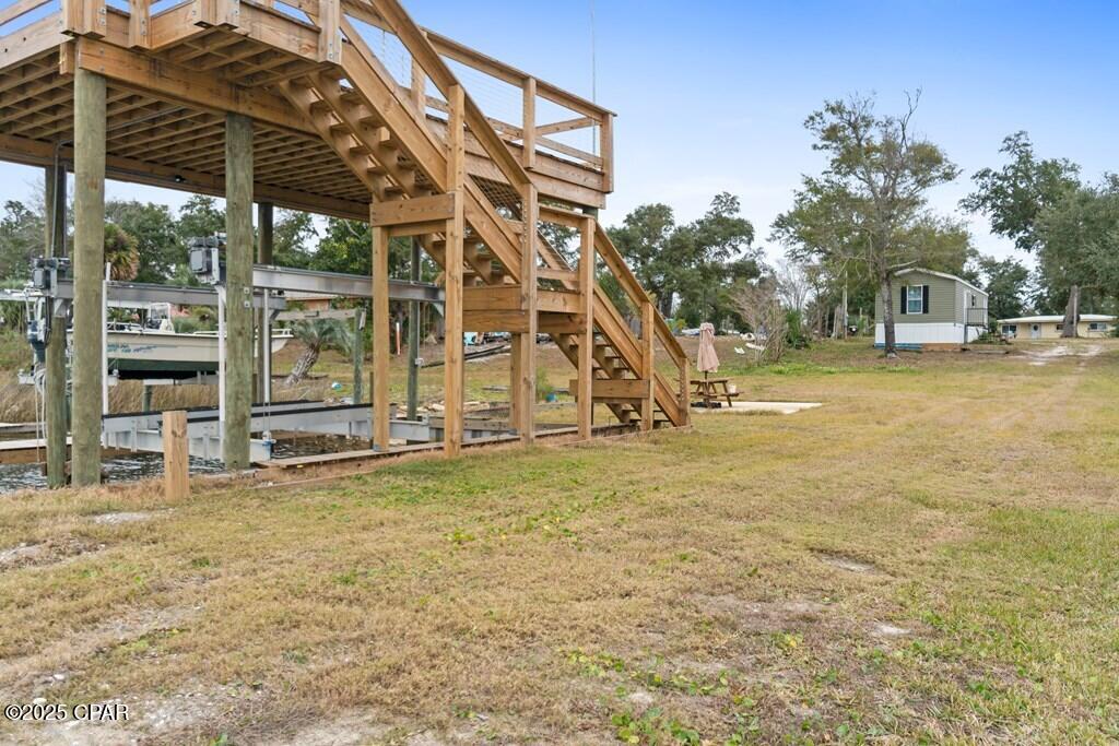 Listing photo id 29 for 303 Blackshear Drive