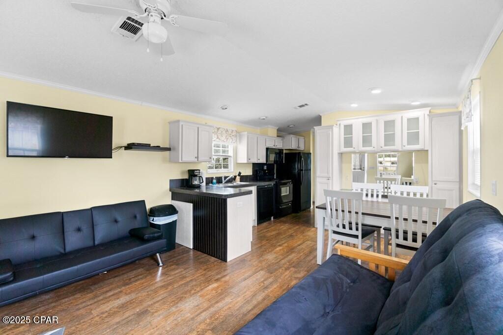 Listing photo id 31 for 303 Blackshear Drive