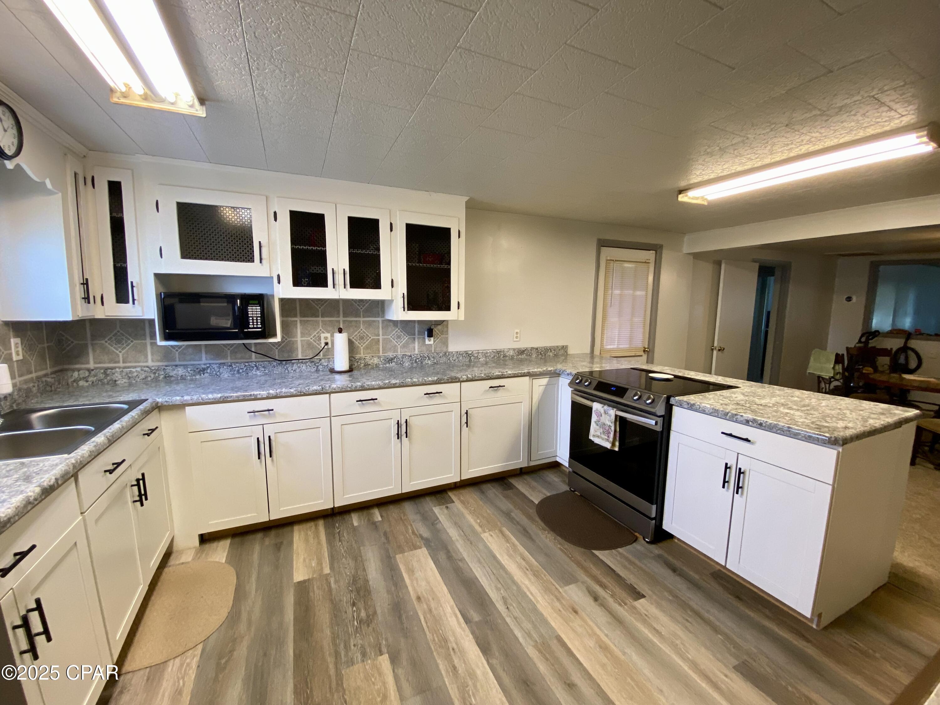 Image 11 For 6913 Broadway Street