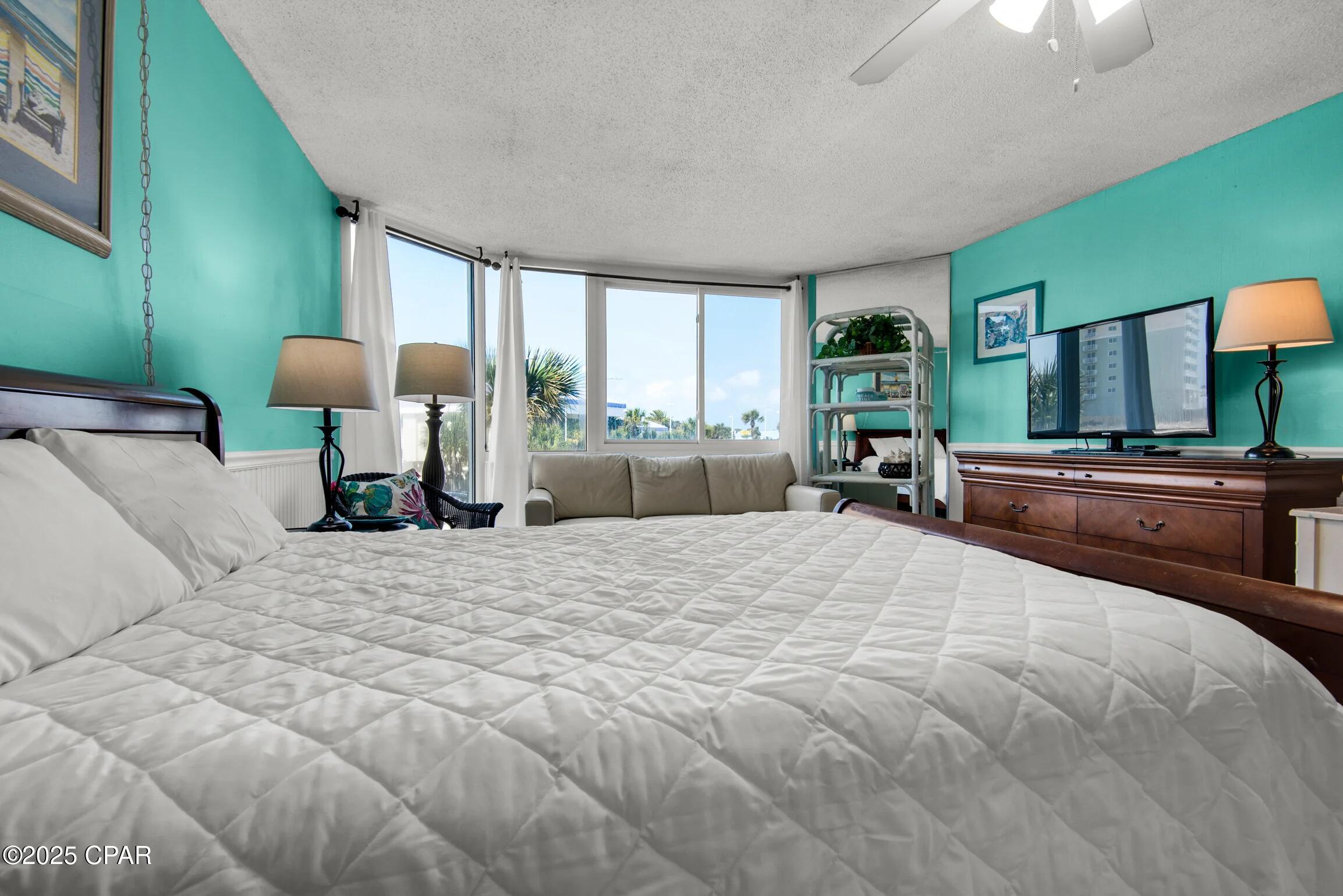 Image 4 For 8817 Thomas Drive A210
