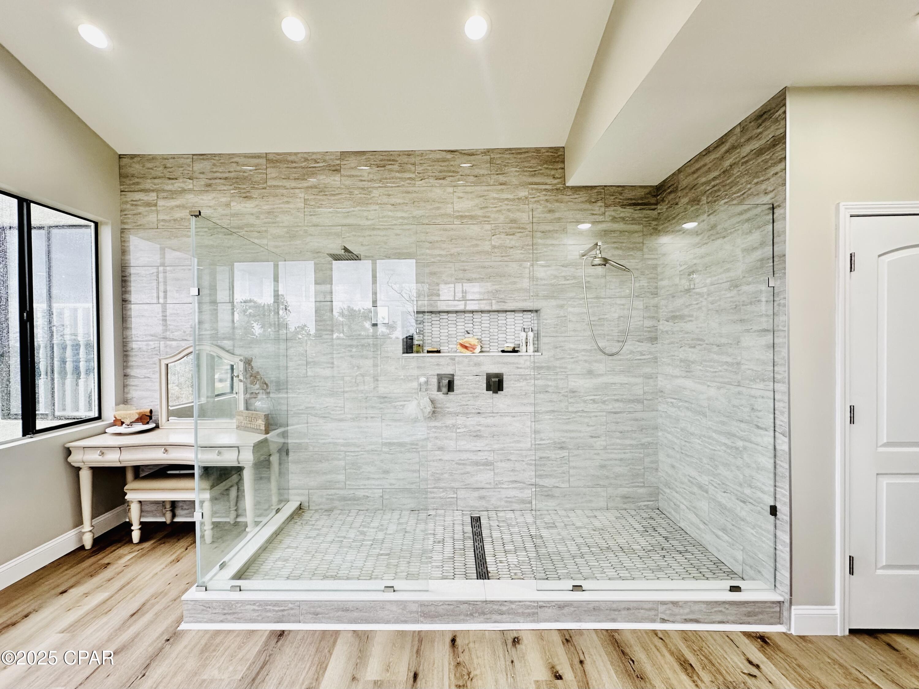 Image 11 For 818 Radcliff Avenue