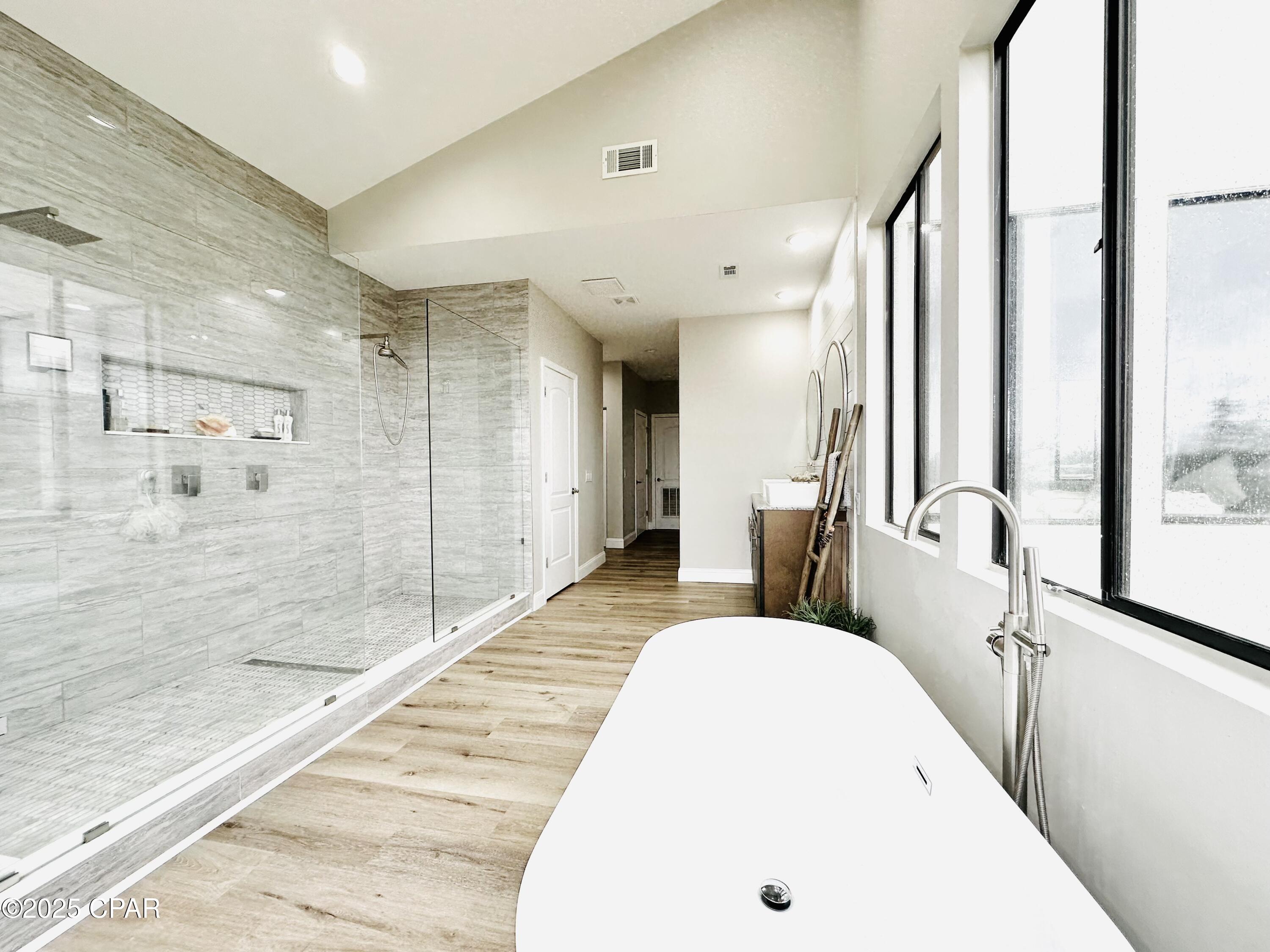 Image 18 For 818 Radcliff Avenue