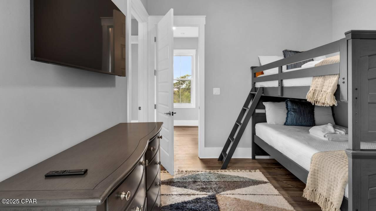 Image 28 For 28 Queen Palm Drive