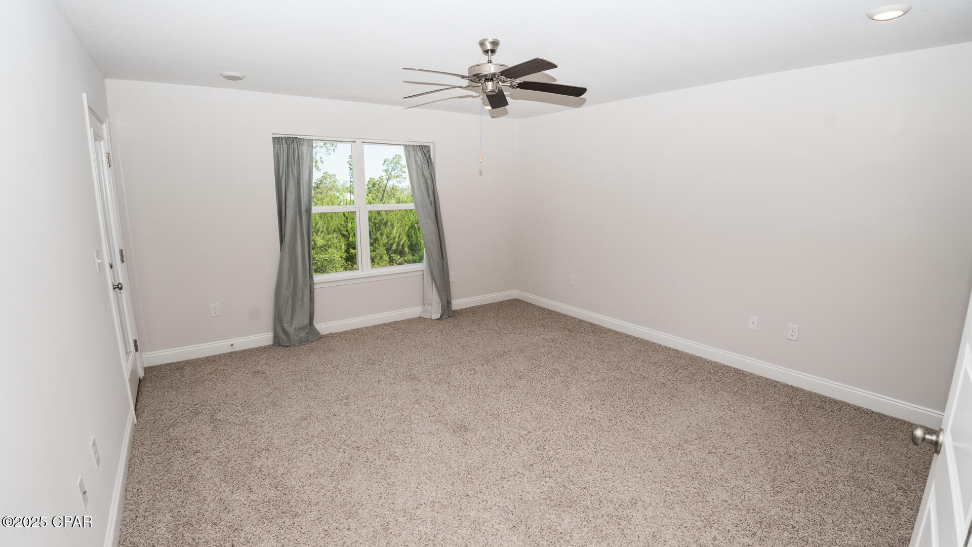 Image 27 For 140 Carriage Road