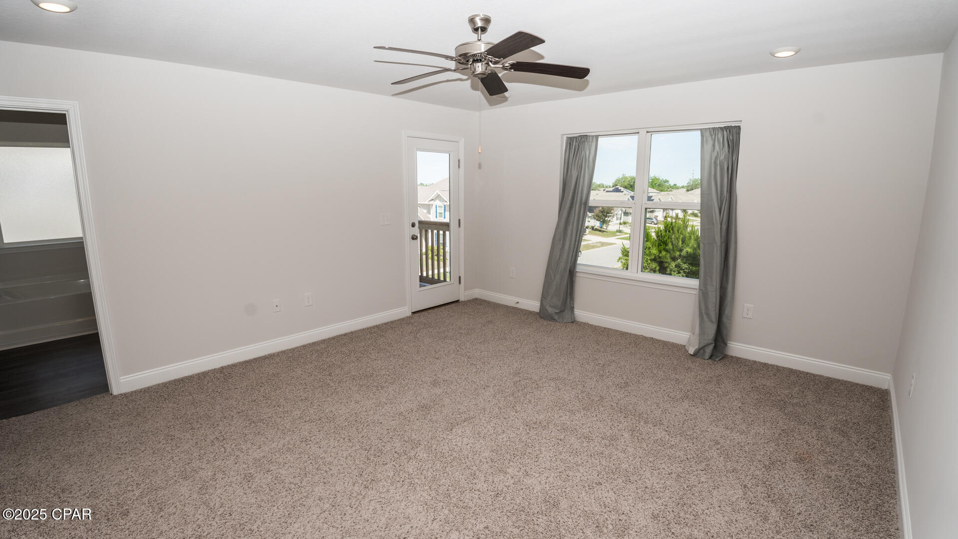 Image 28 For 140 Carriage Road