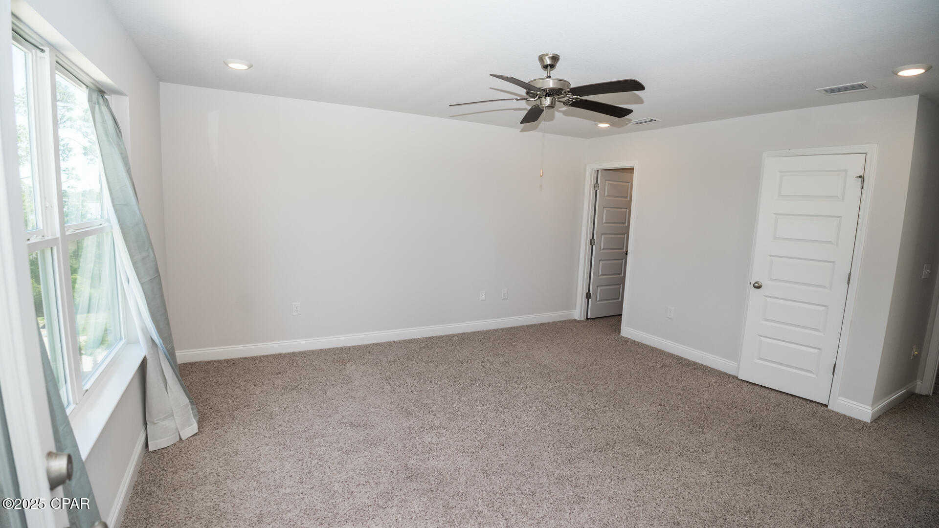 Image 37 For 140 Carriage Road