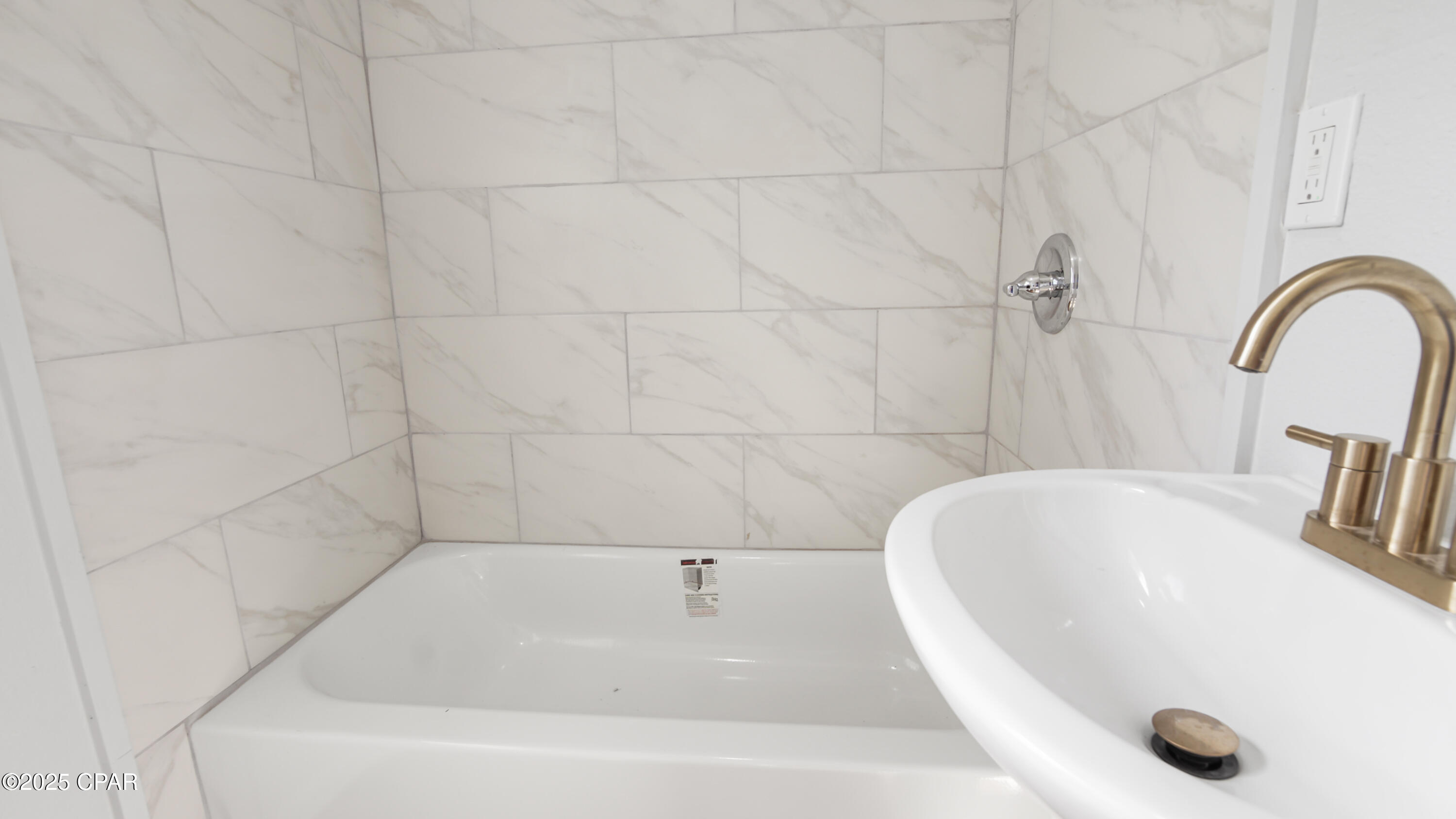 Image 11 For 709 Williams Avenue