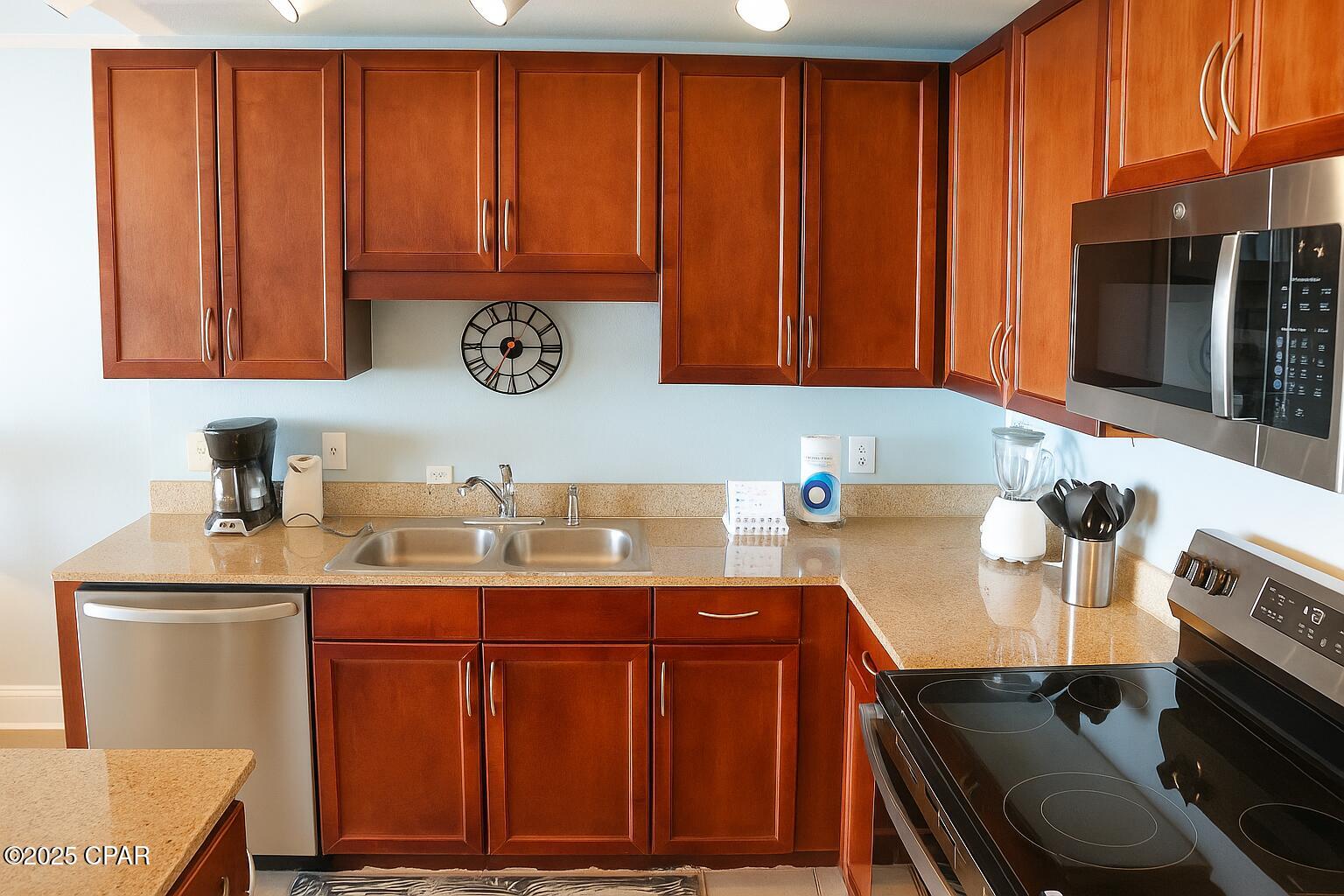 Image 10 For 9860 Thomas Drive 1413