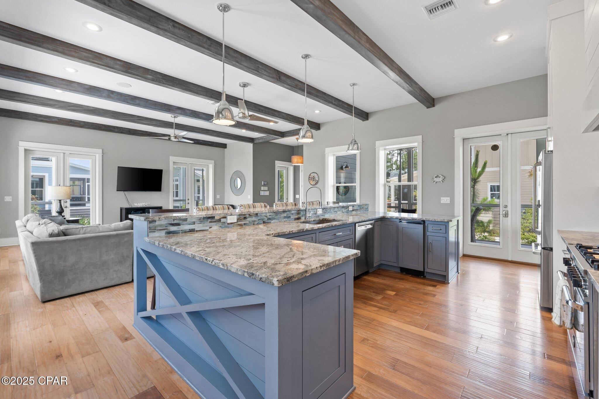 Listing photo id 17 for 104 Pinwheel Court