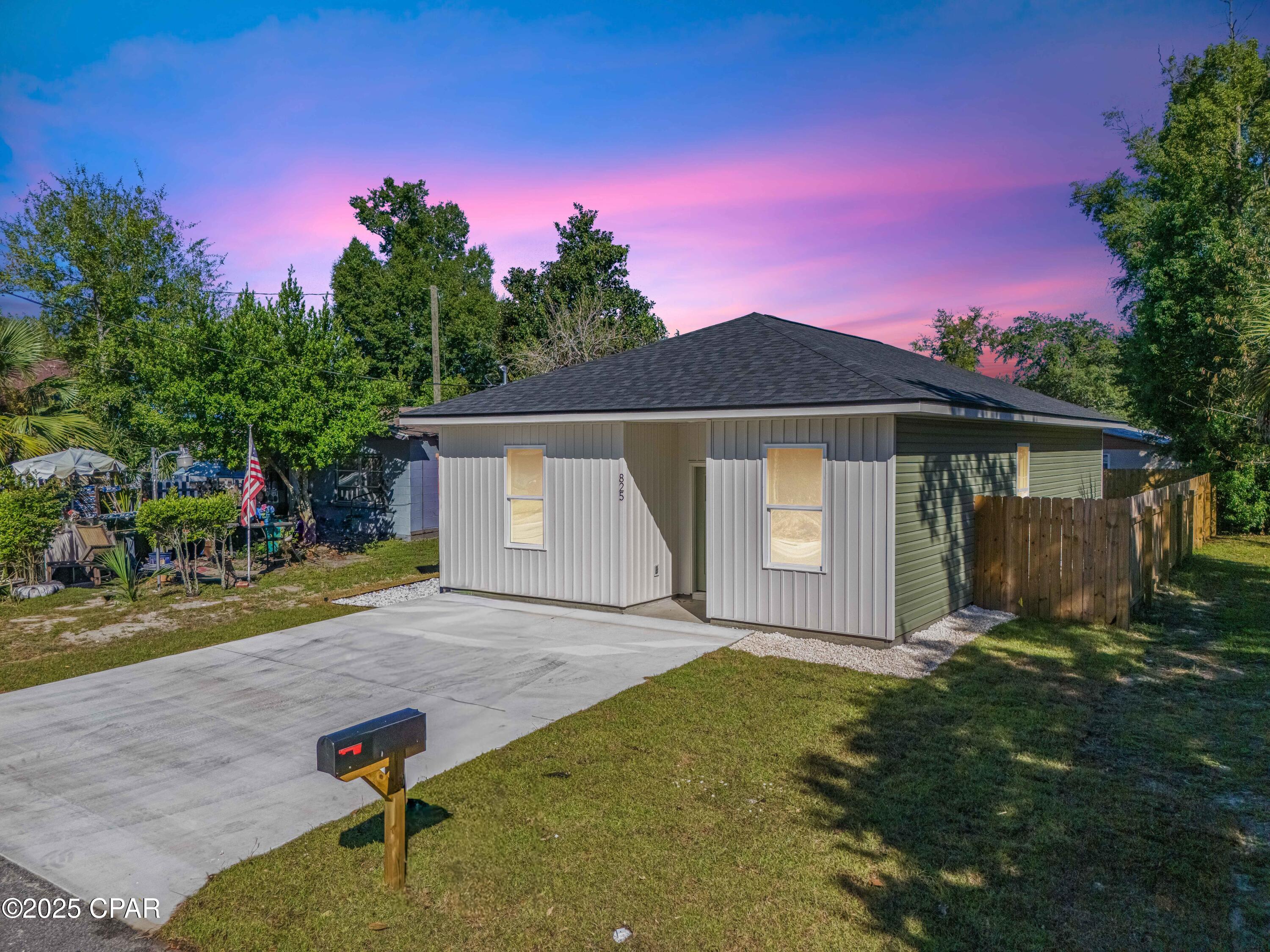 Image 3 For 825 12th Street