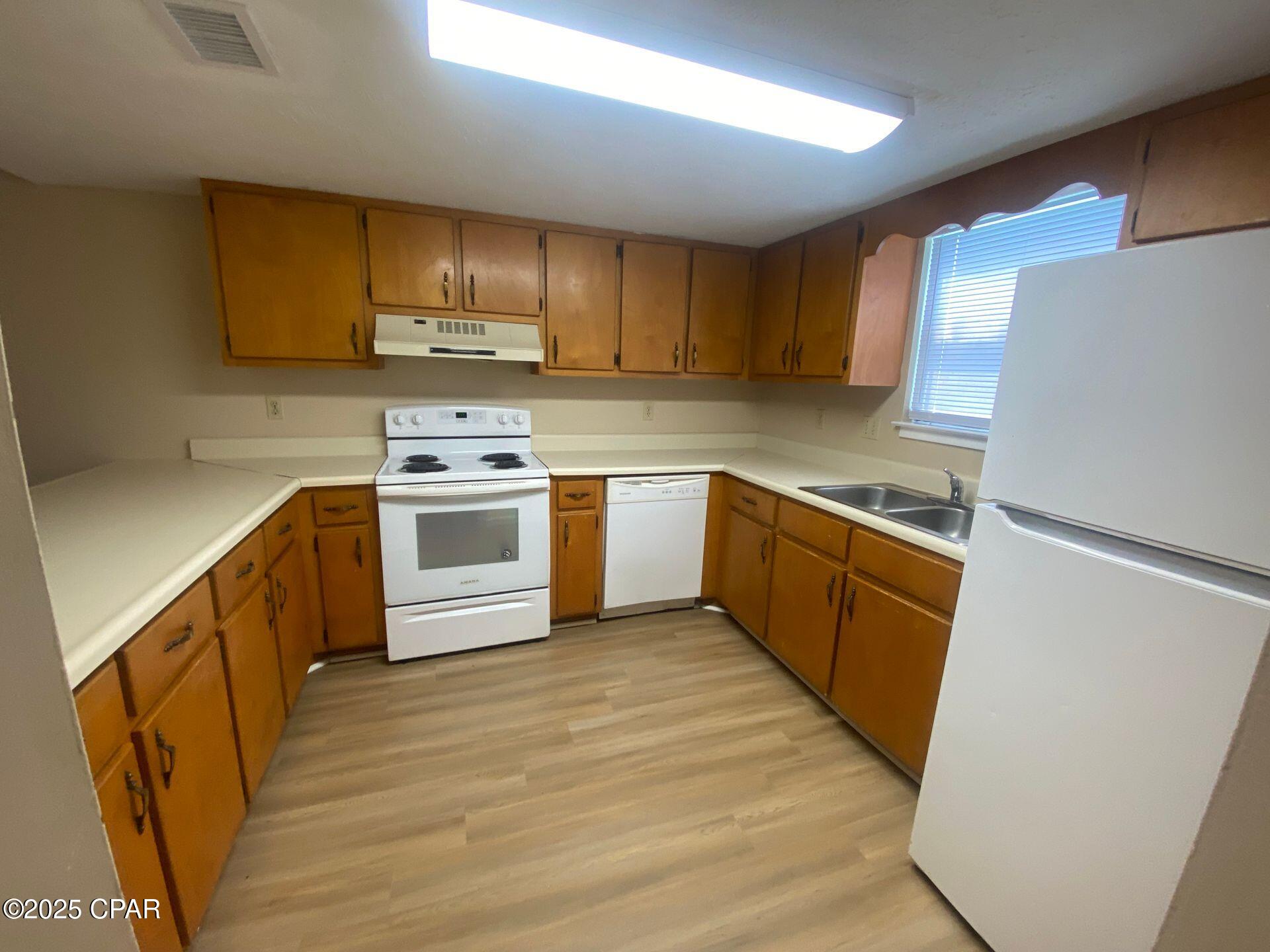 Image 3 For 349 Mercedes Avenue