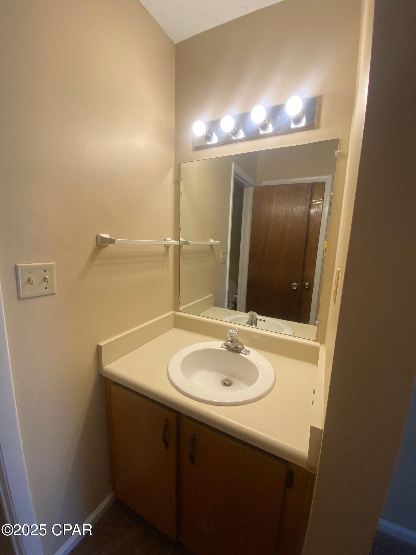 Image 6 For 349 Mercedes Avenue