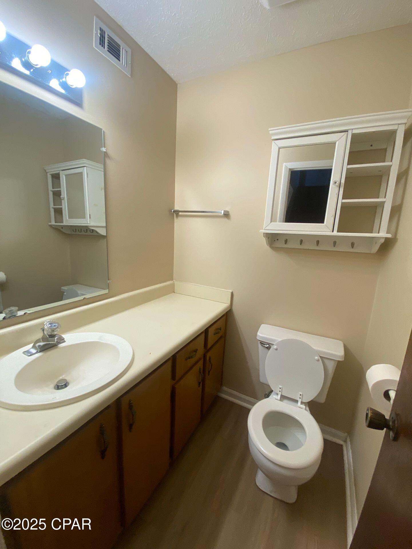 Image 8 For 349 Mercedes Avenue