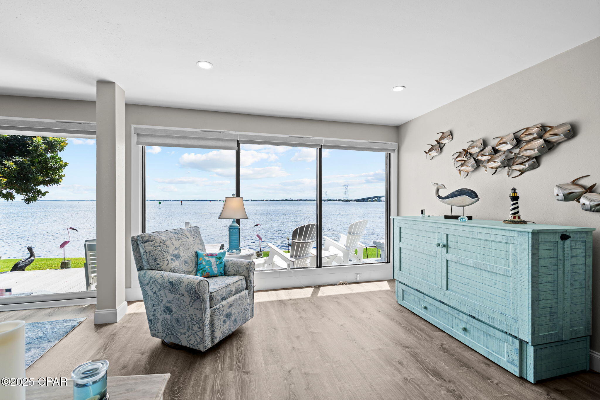 Listing photo id 11 for 425 Bayshore Drive 11