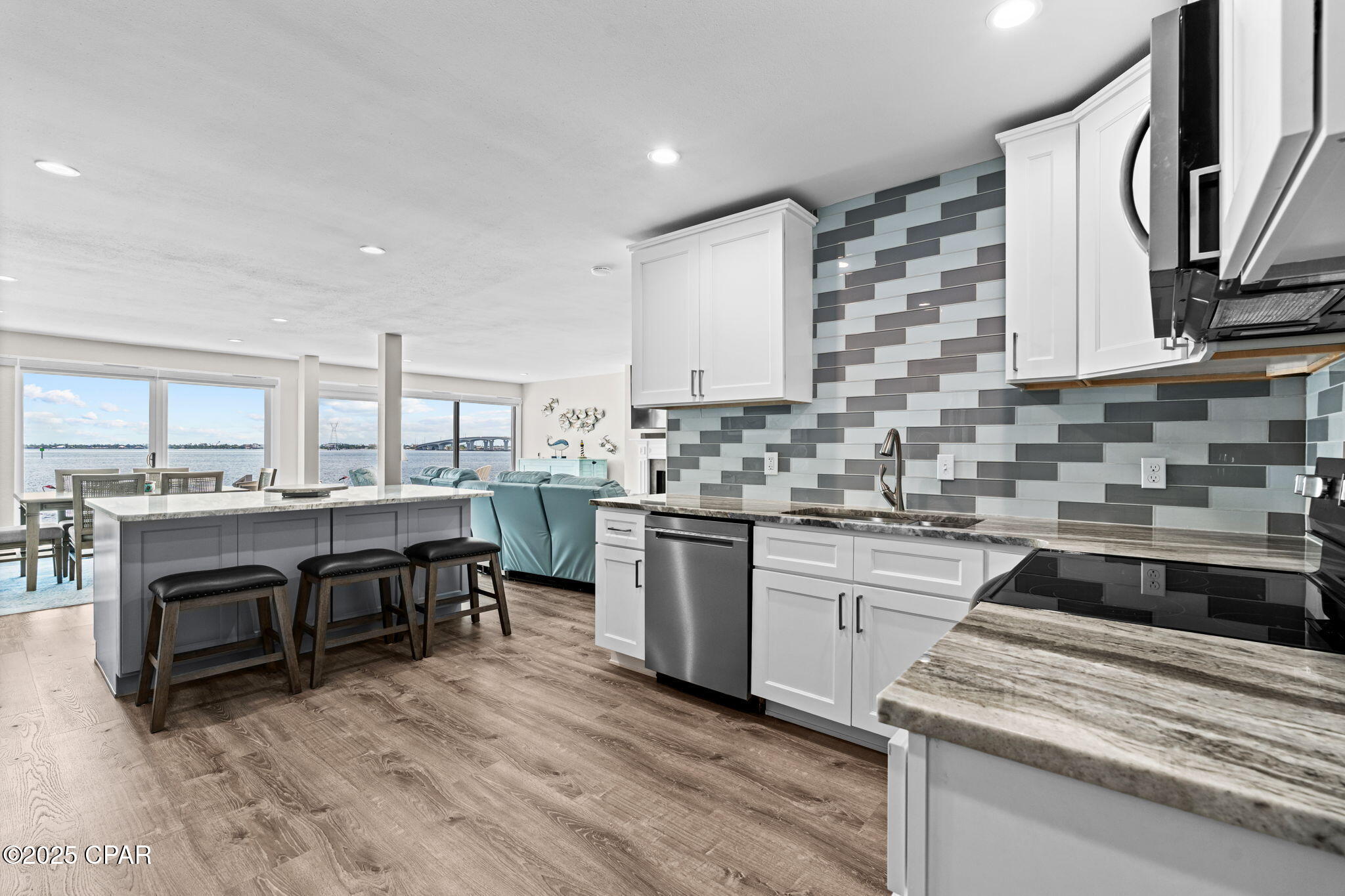 Image 13 For 425 Bayshore Drive 11