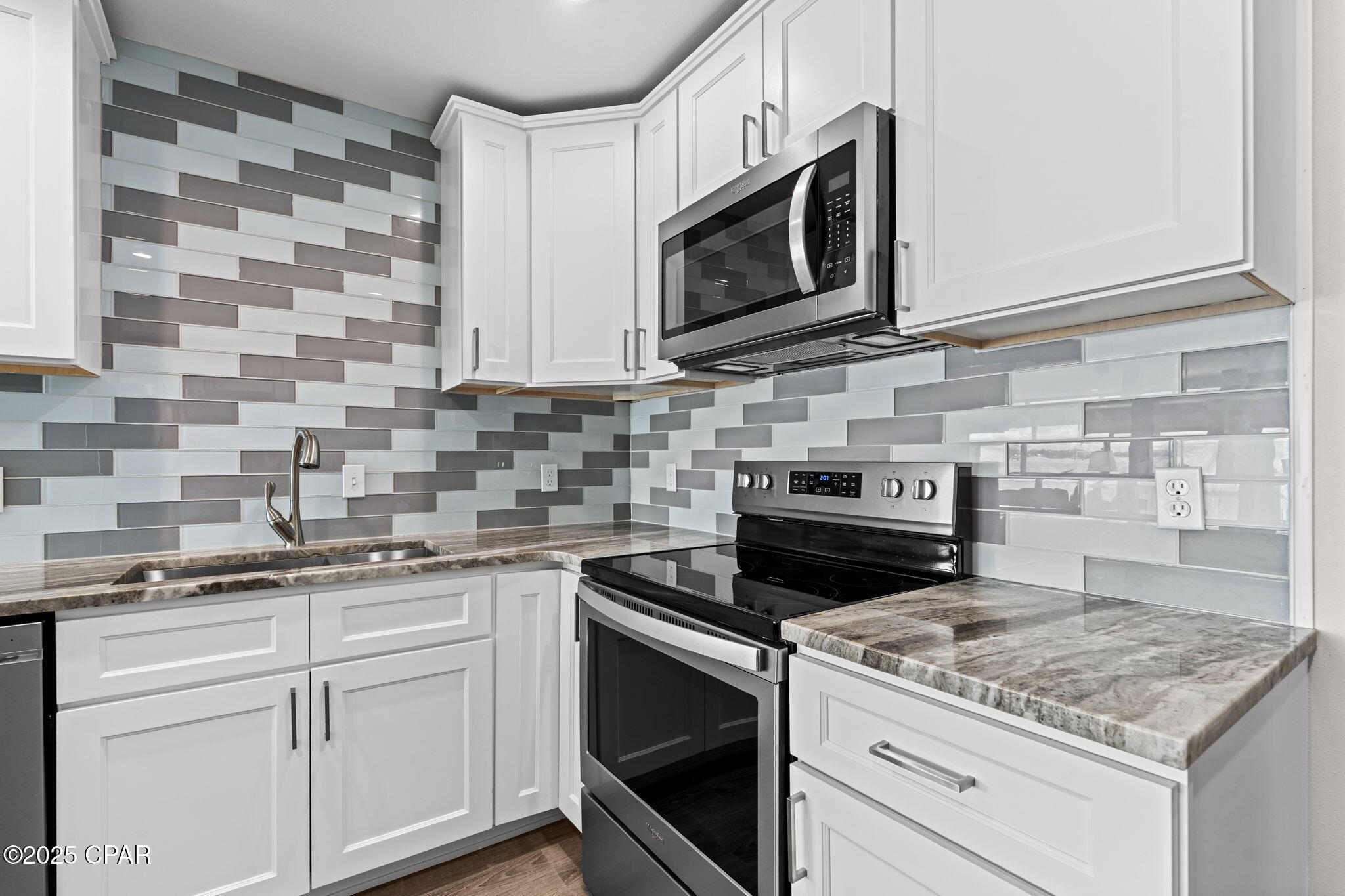 Image 15 For 425 Bayshore Drive 11