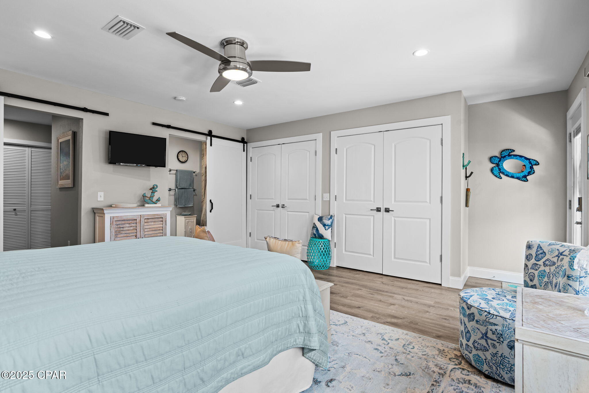 Listing photo id 24 for 425 Bayshore Drive 11