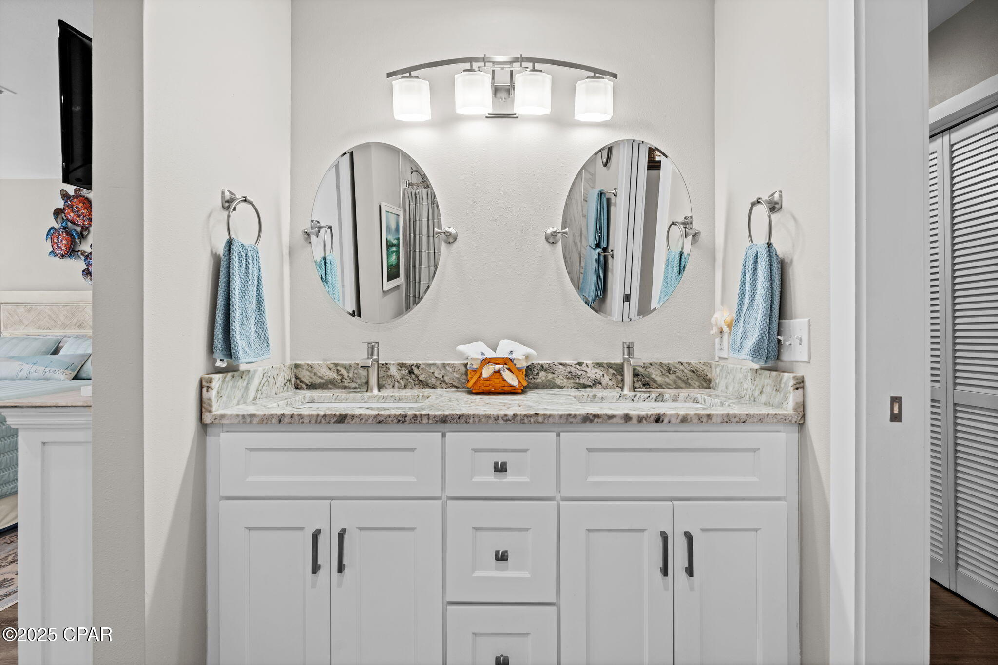 Listing photo id 25 for 425 Bayshore Drive 11