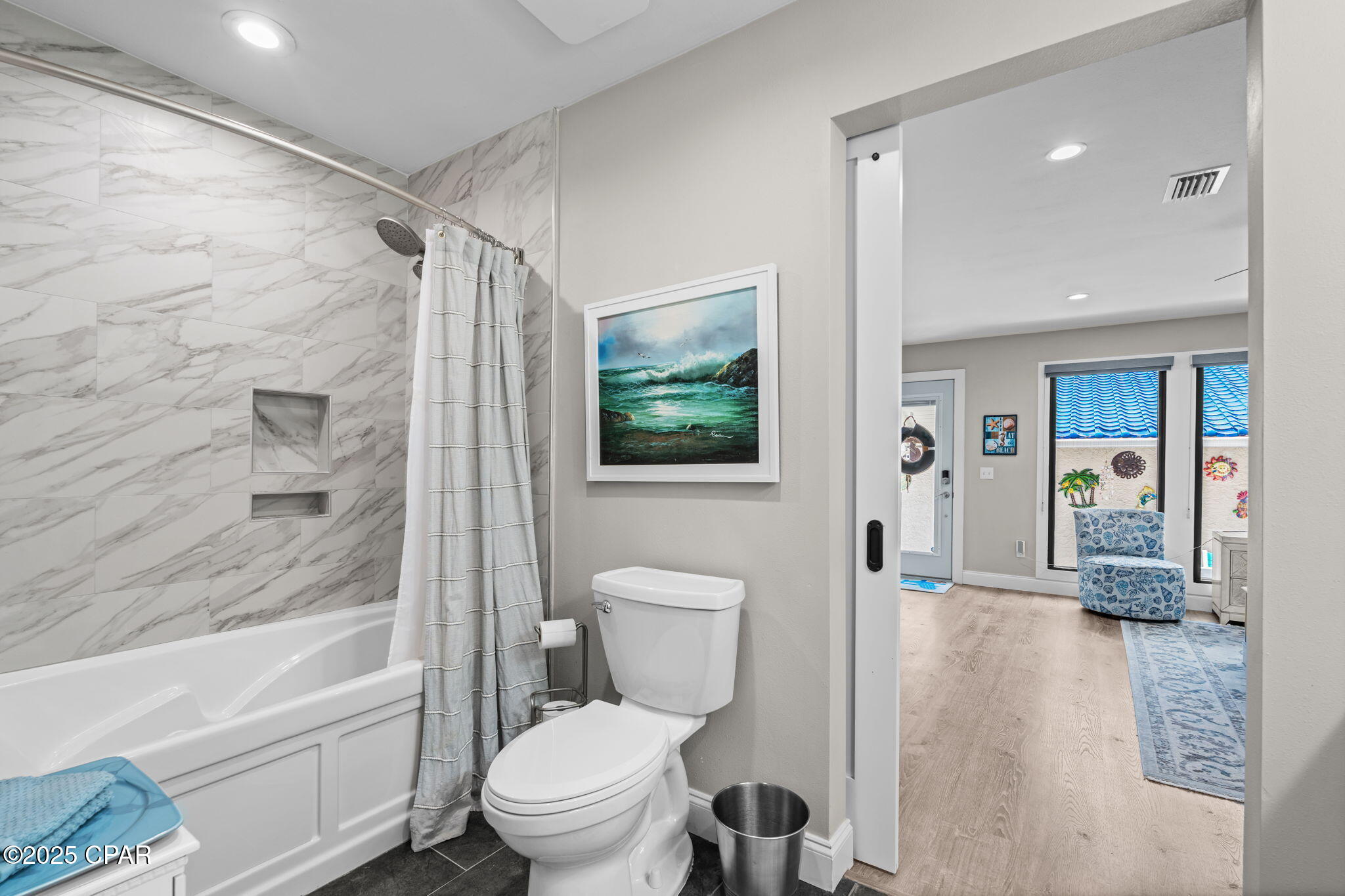 Listing photo id 26 for 425 Bayshore Drive 11