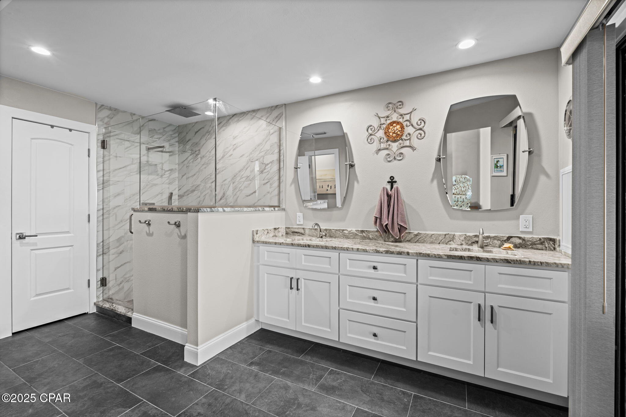 Listing photo id 31 for 425 Bayshore Drive 11