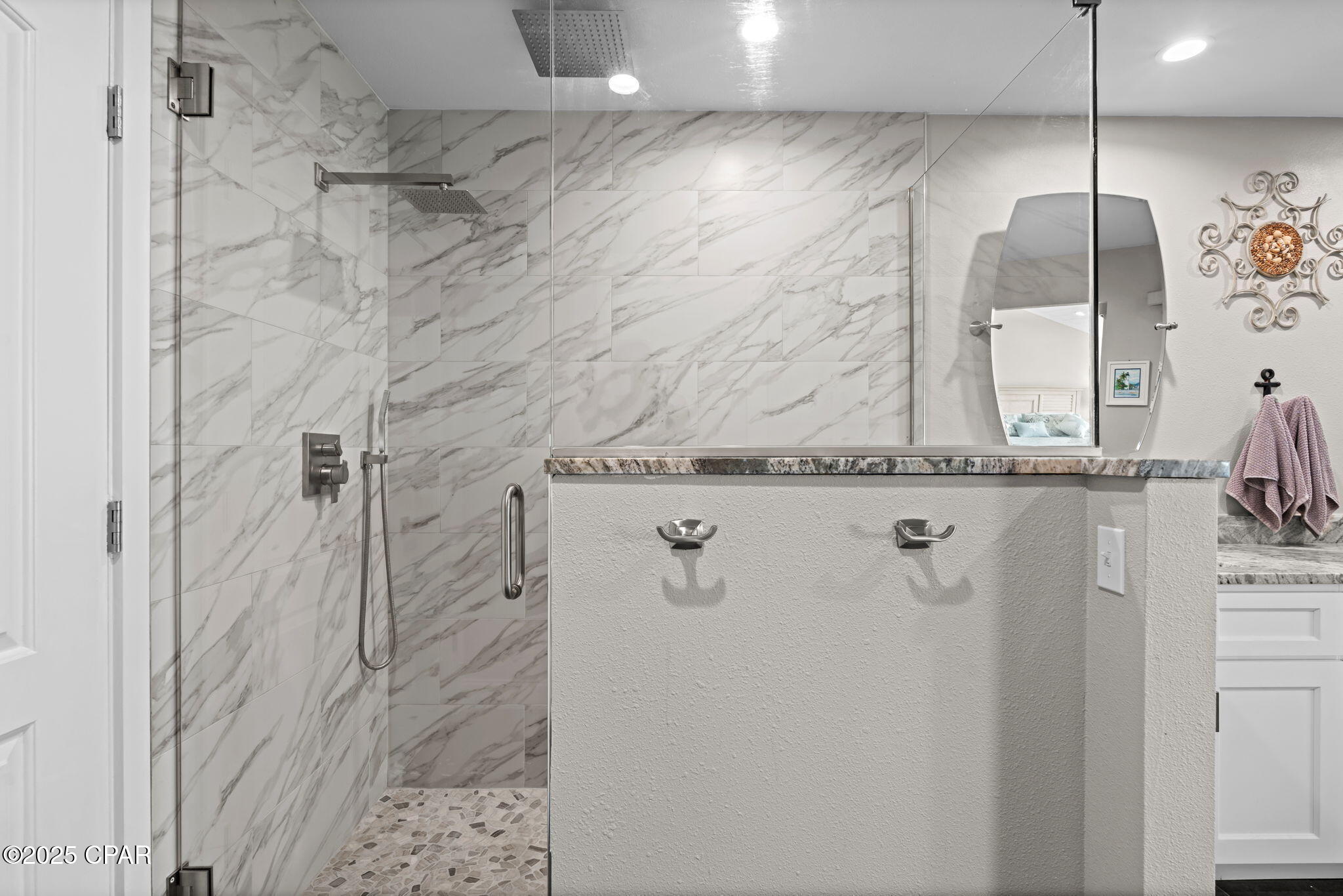 Listing photo id 32 for 425 Bayshore Drive 11