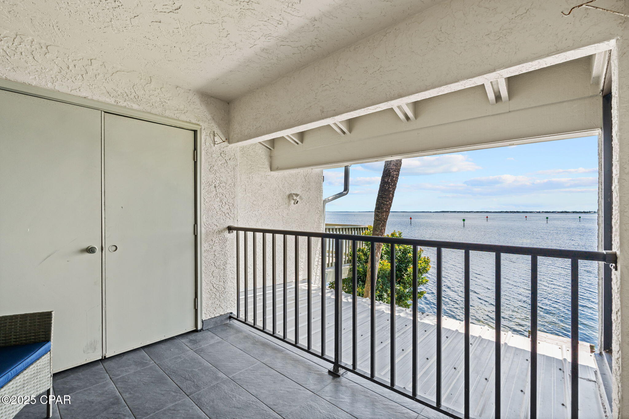 Listing photo id 35 for 425 Bayshore Drive 11