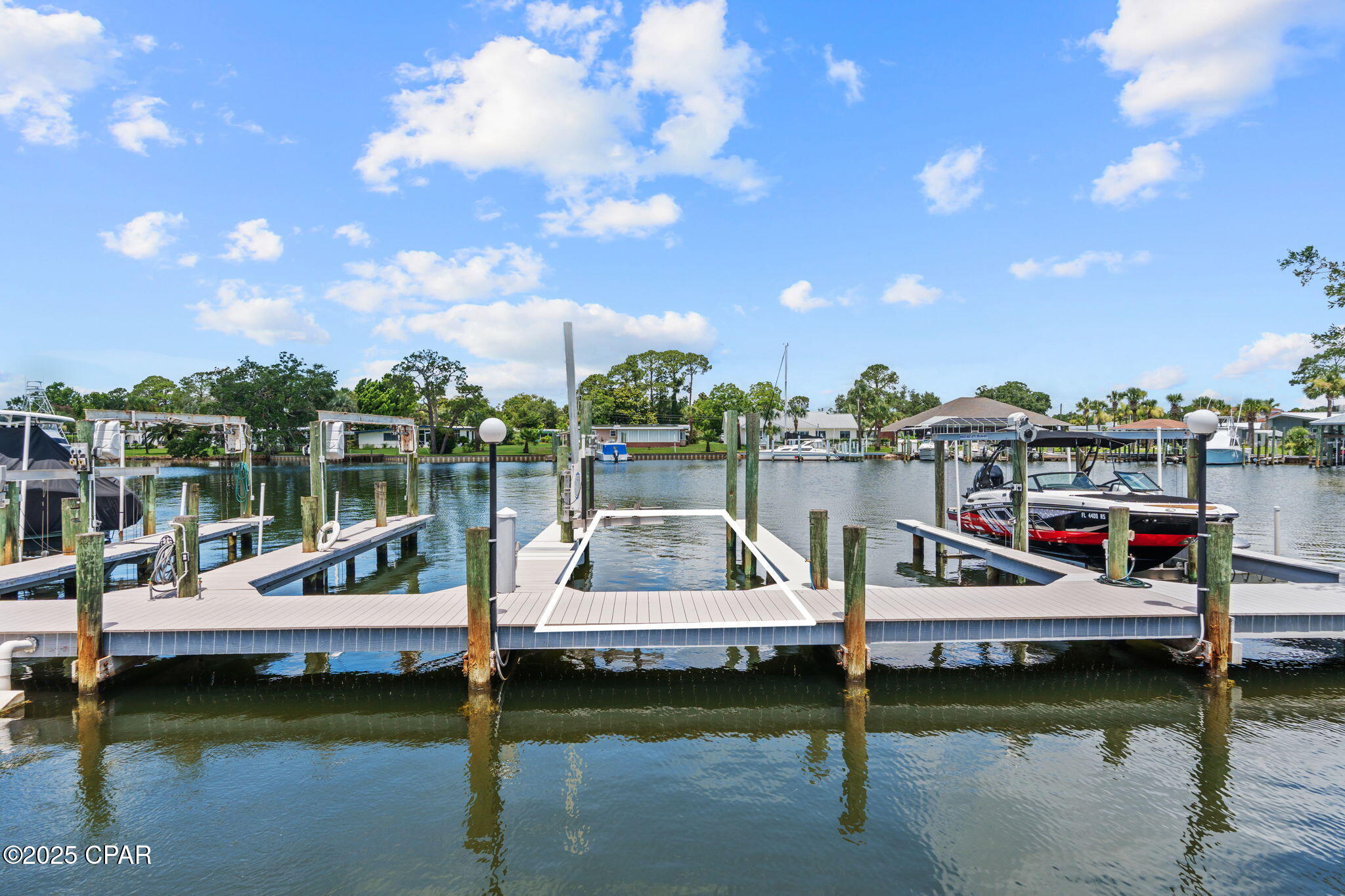 Listing photo id 40 for 425 Bayshore Drive 11