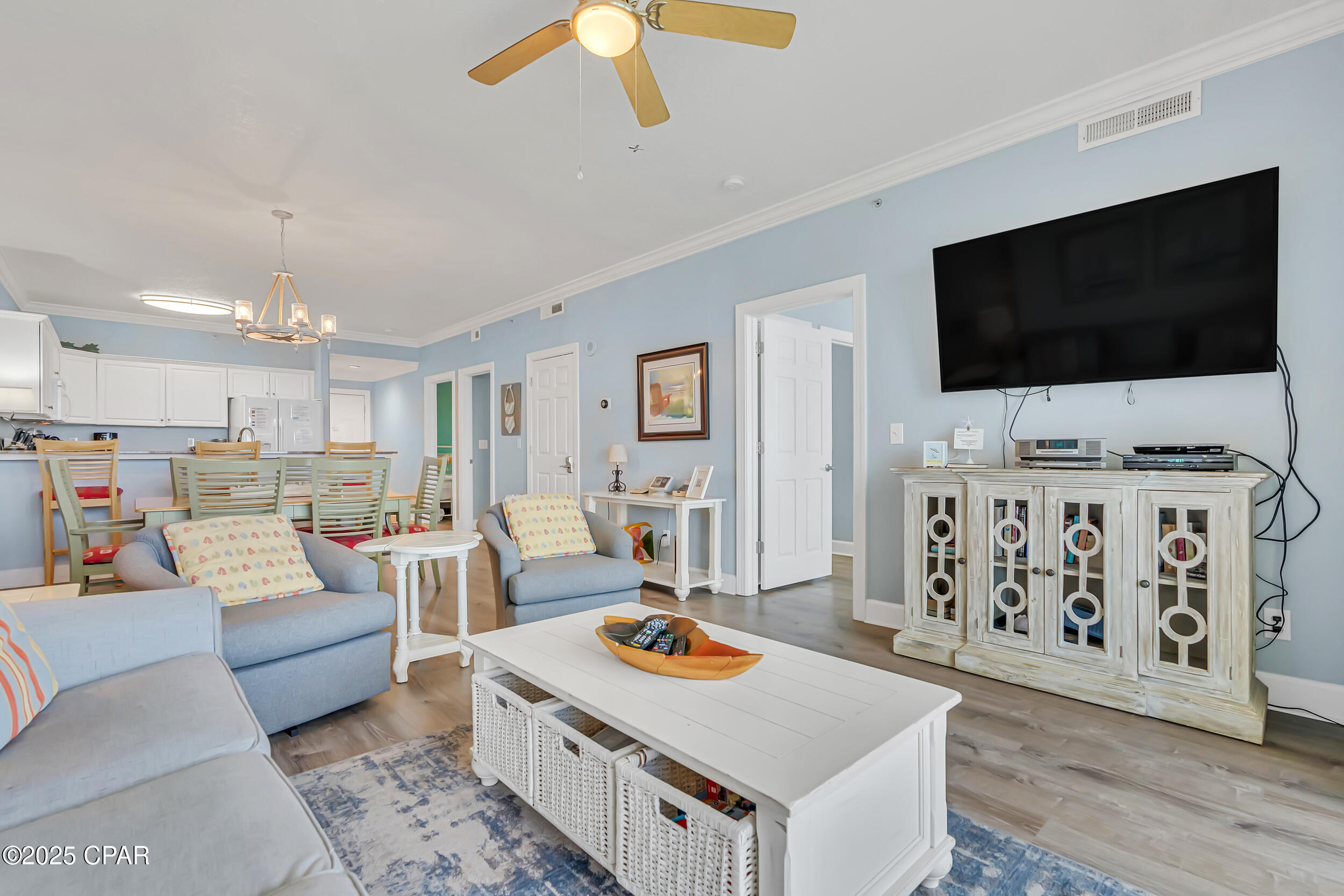 Listing photo id 13 for 17545 Front Beach Road 2004