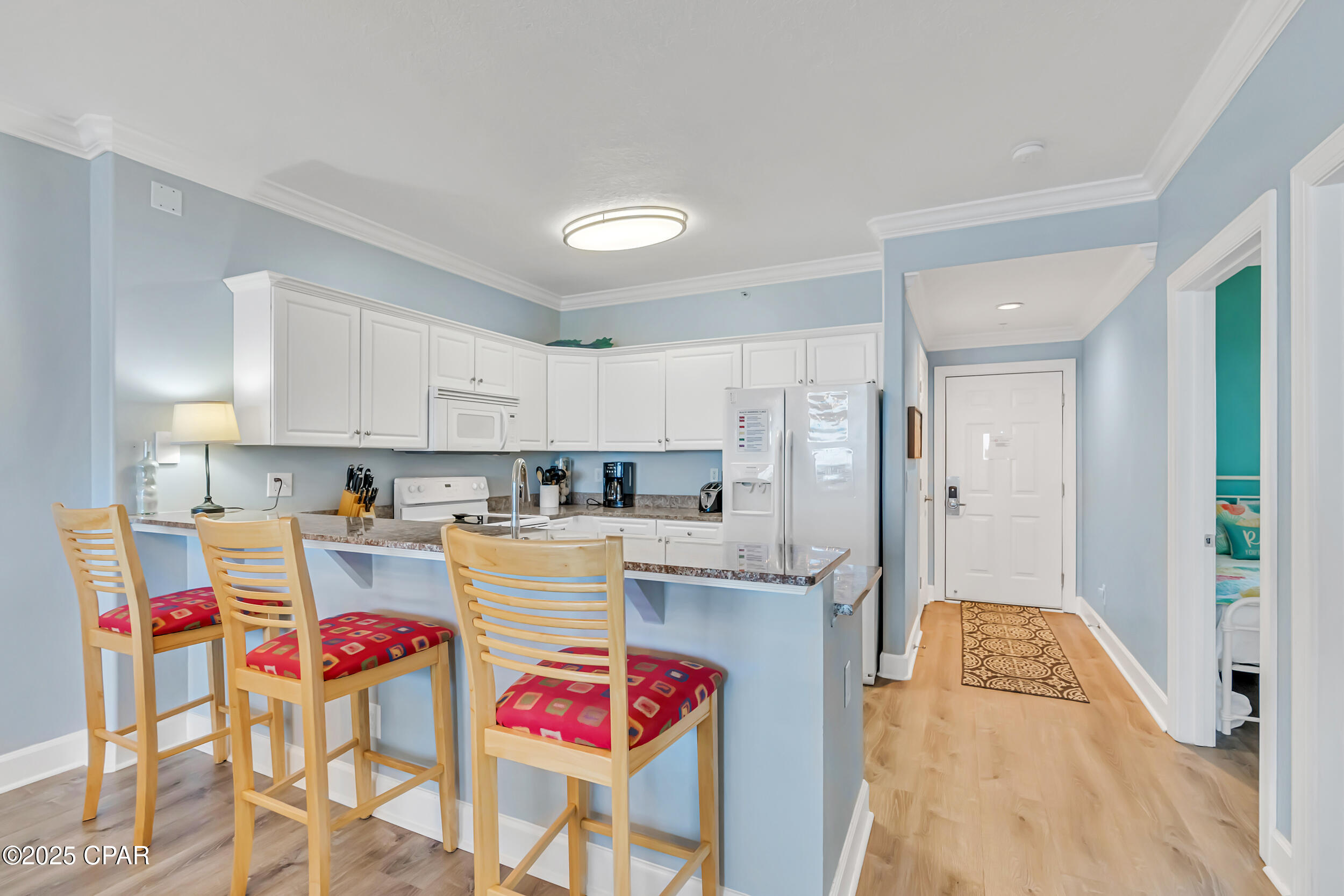 Listing photo id 18 for 17545 Front Beach Road 2004