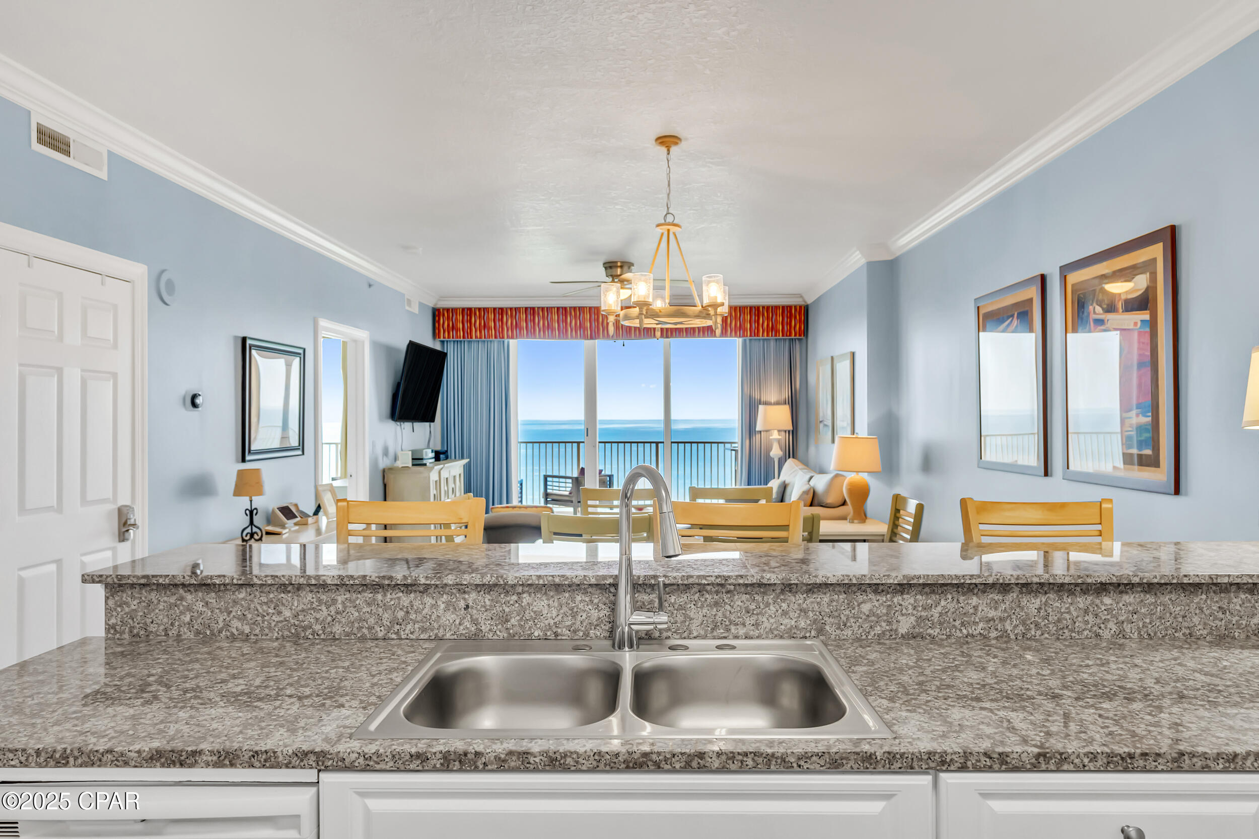 Listing photo id 19 for 17545 Front Beach Road 2004