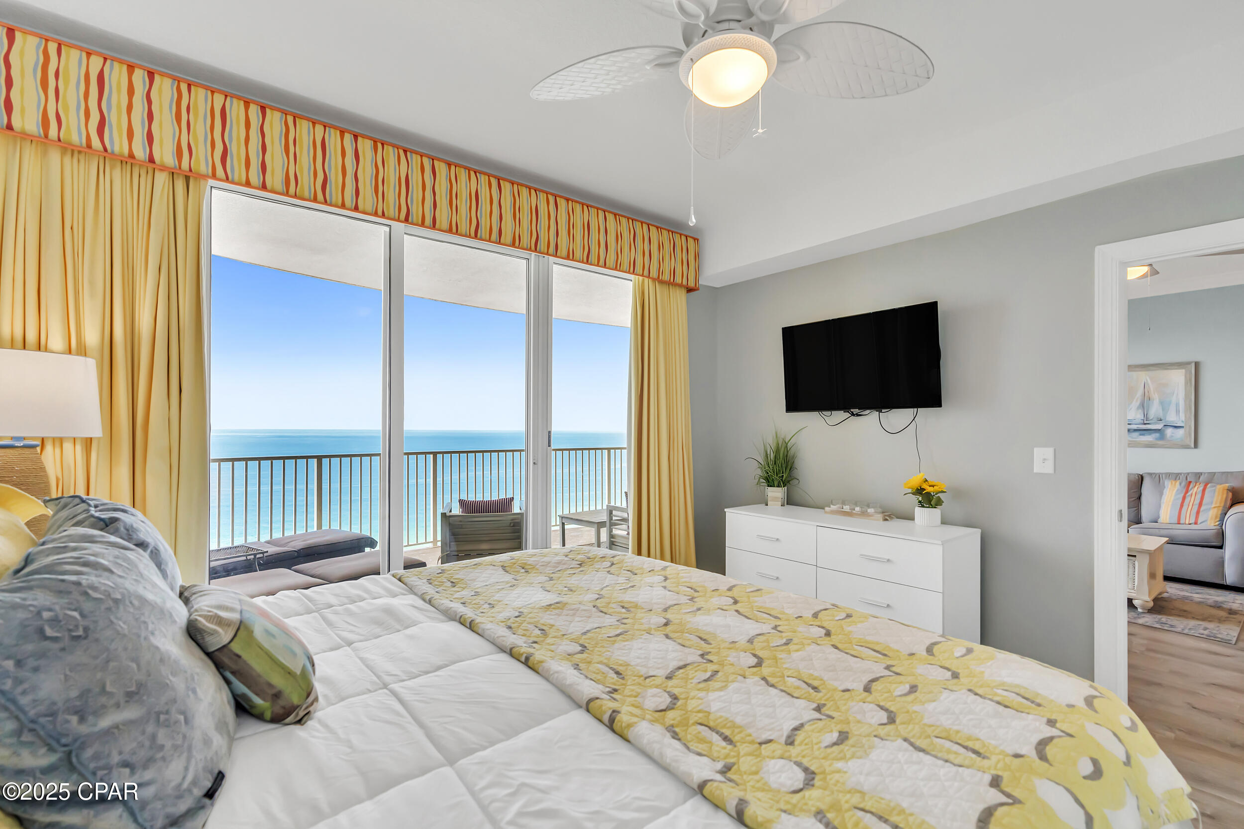 Listing photo id 21 for 17545 Front Beach Road 2004